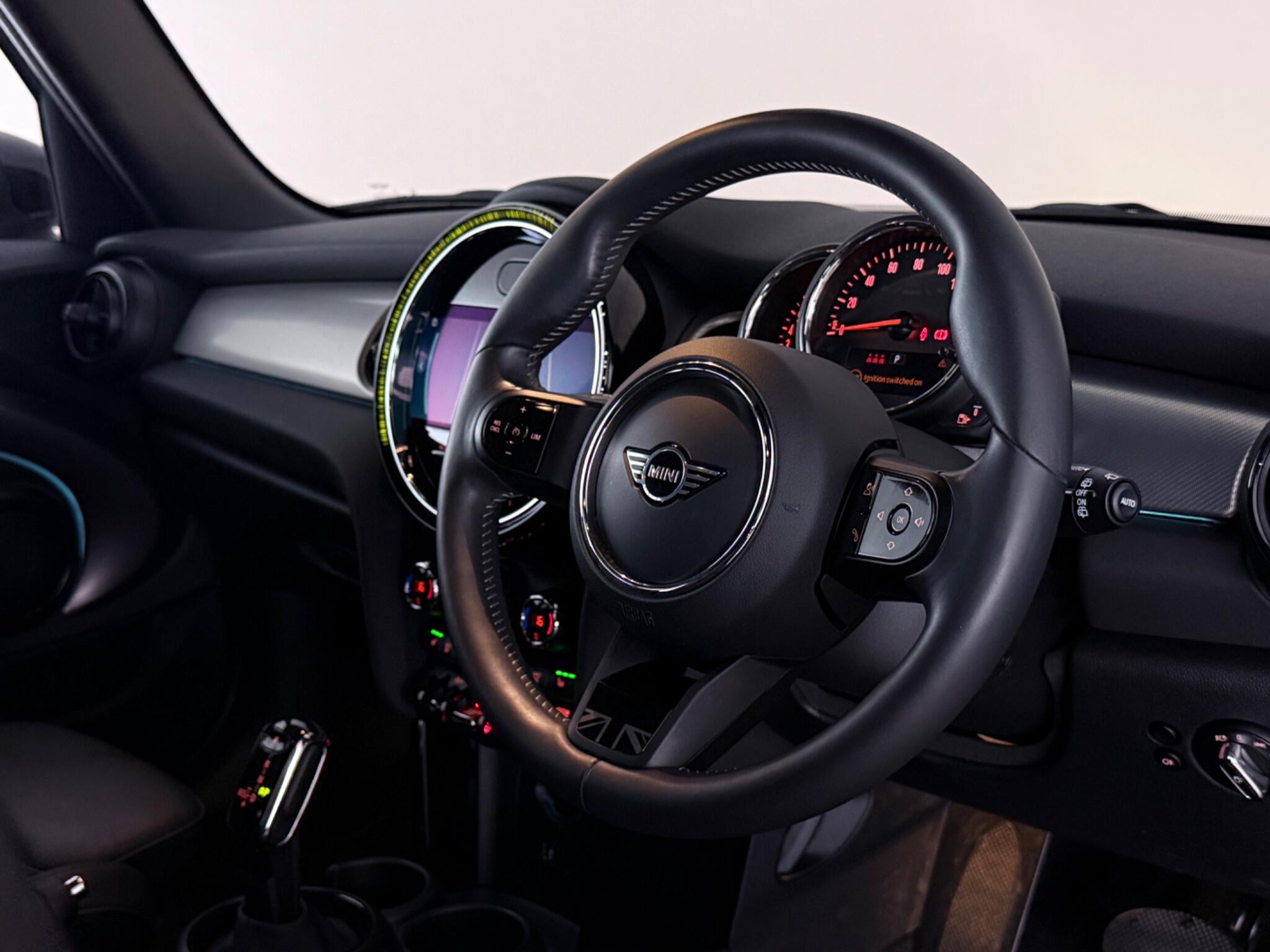 Mini Hatch view 3