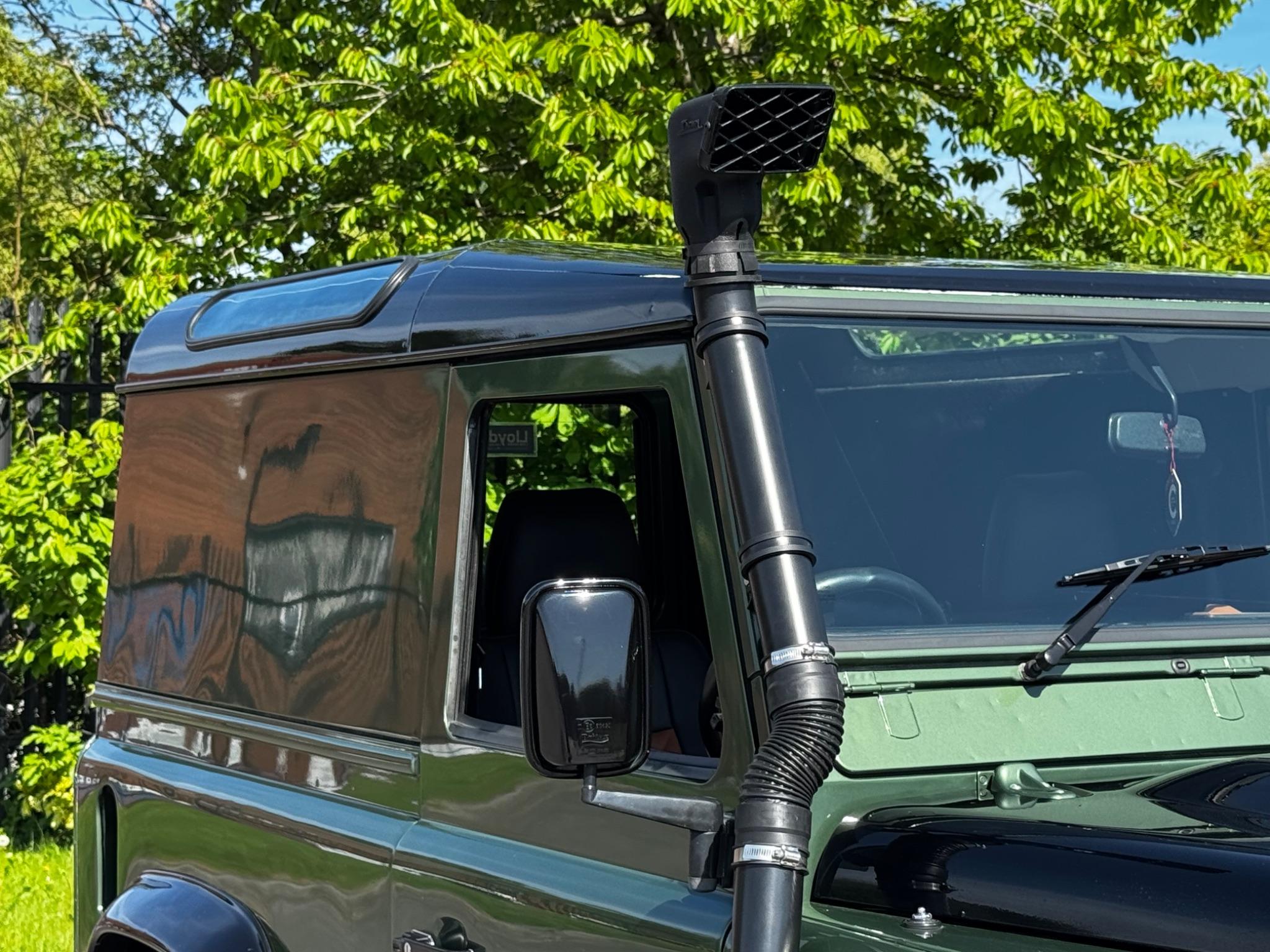 Land Rover Defender view 31
