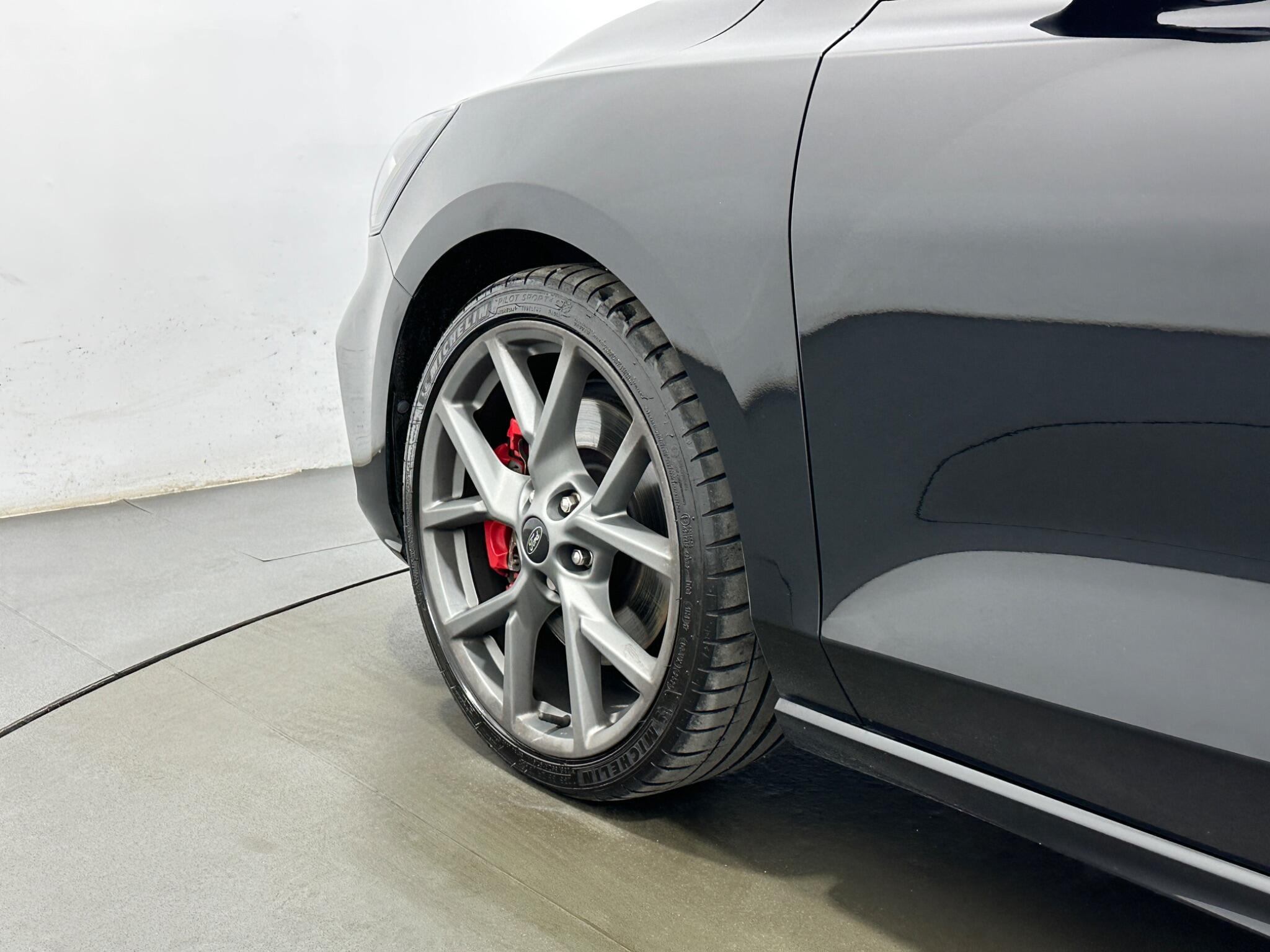 Ford Focus view 49