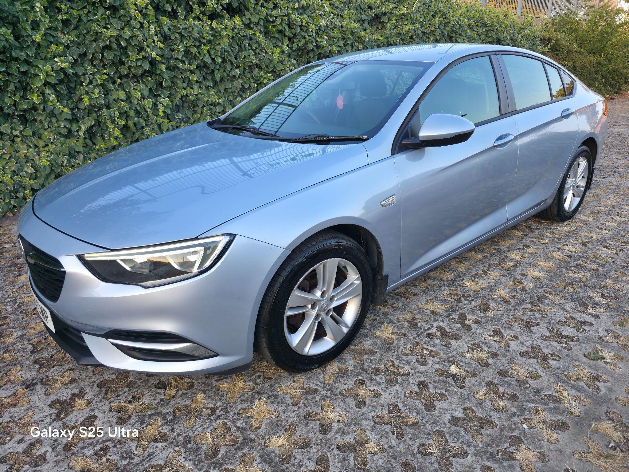 Vauxhall Insignia view 3