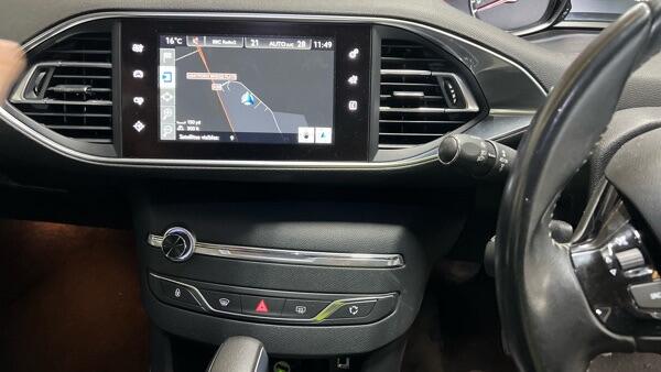 Peugeot 308 view 8