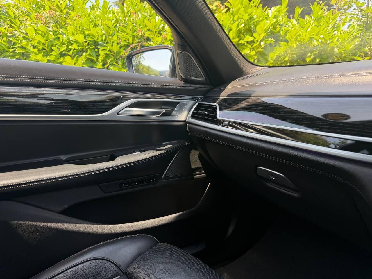 BMW 7 Series view 57