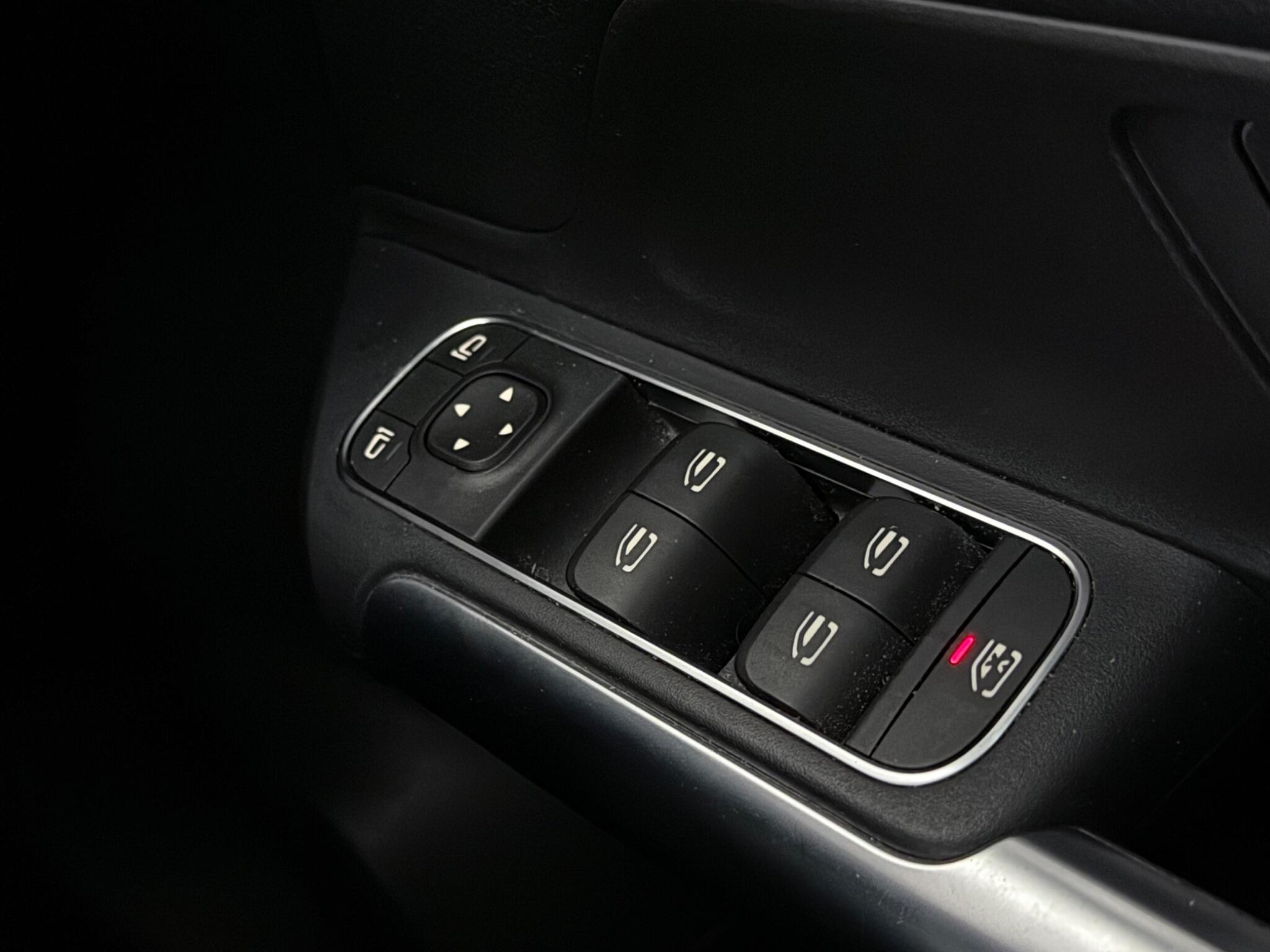Mercedes-Benz Gla view 23