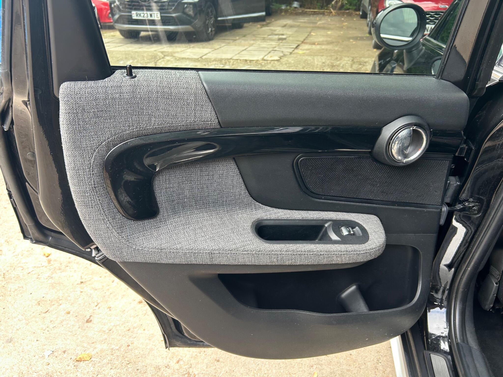 Mini Countryman view 30