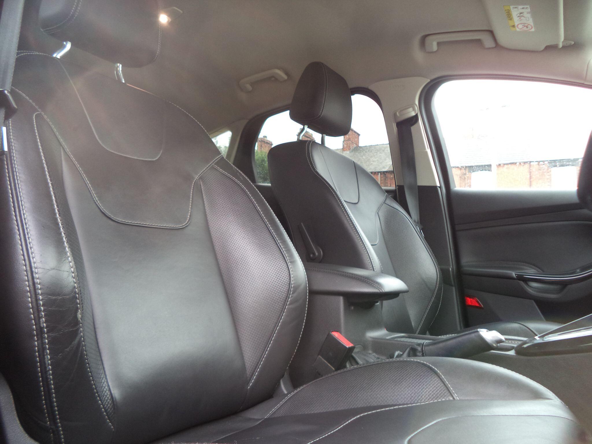 Ford Focus view 28