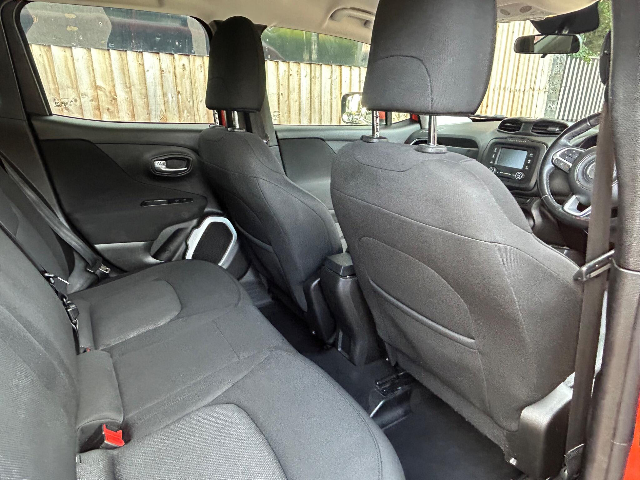Jeep Renegade view 36