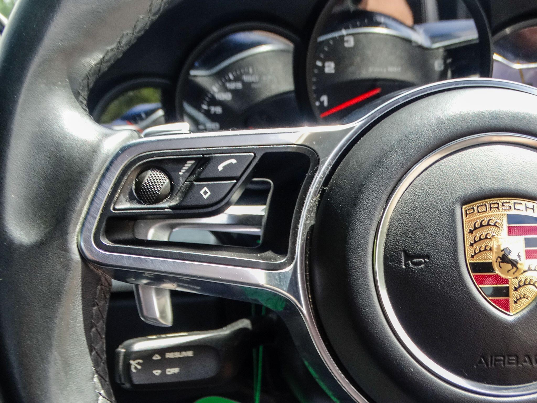 Porsche 911 view 33