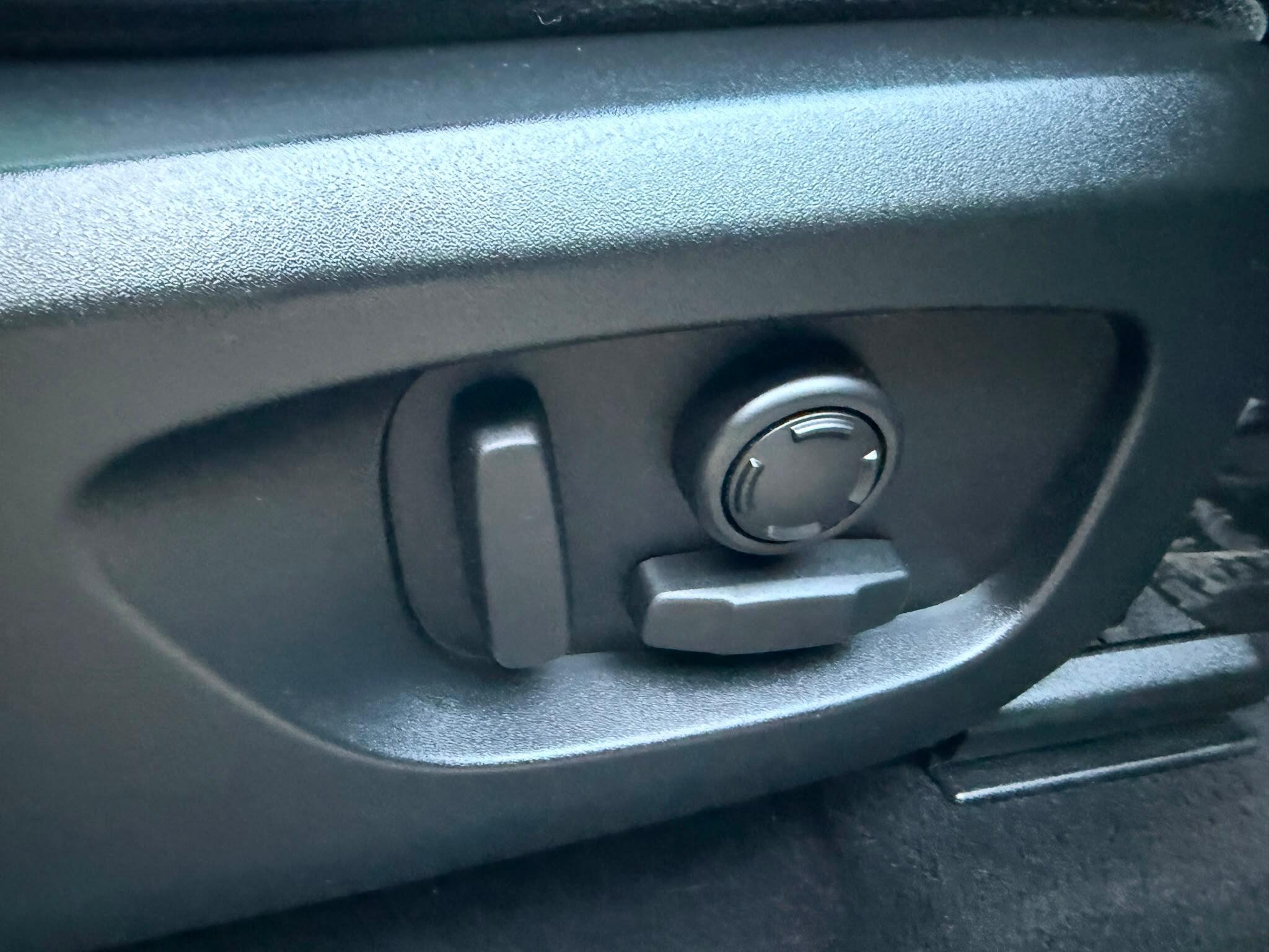 Land Rover Discovery Sport view 10