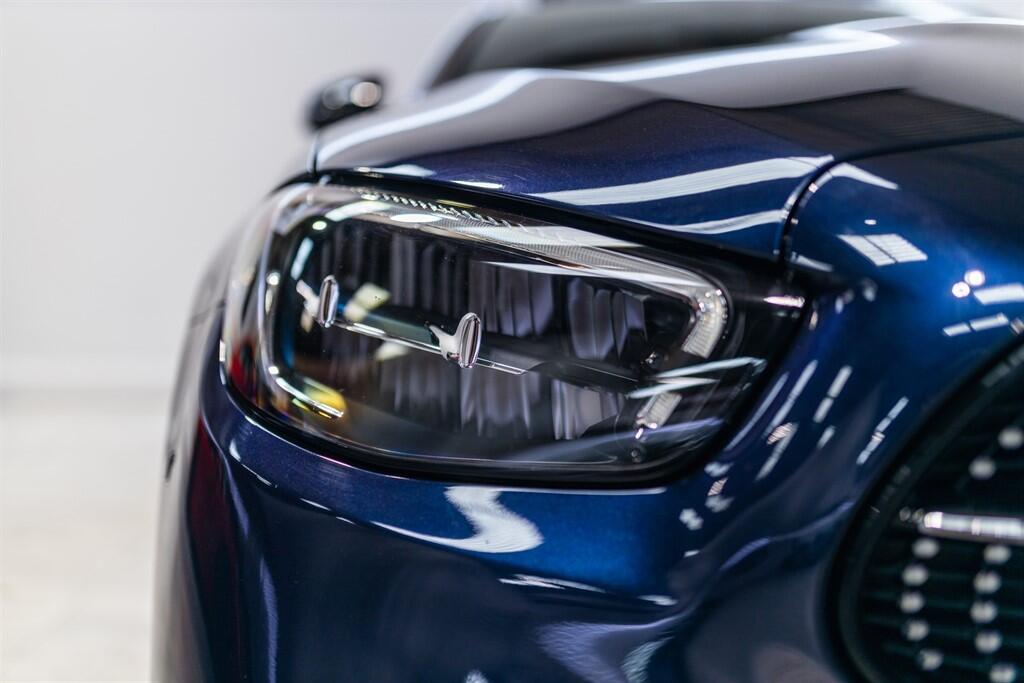 Mercedes-Benz E-Class view 12