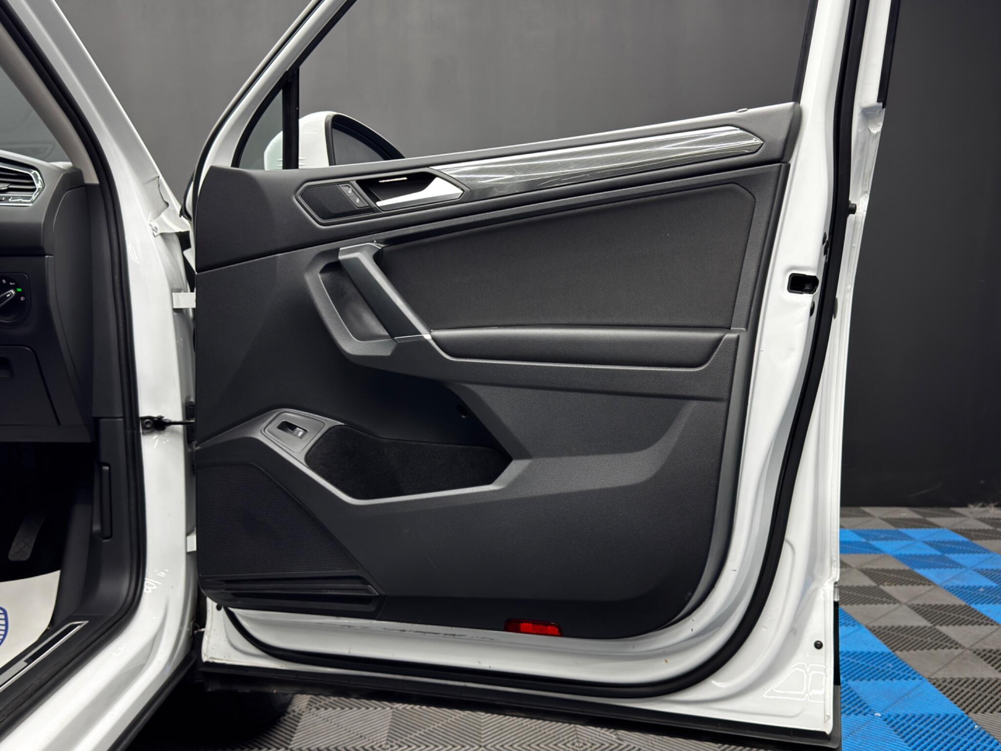 Volkswagen Tiguan Allspace view 42