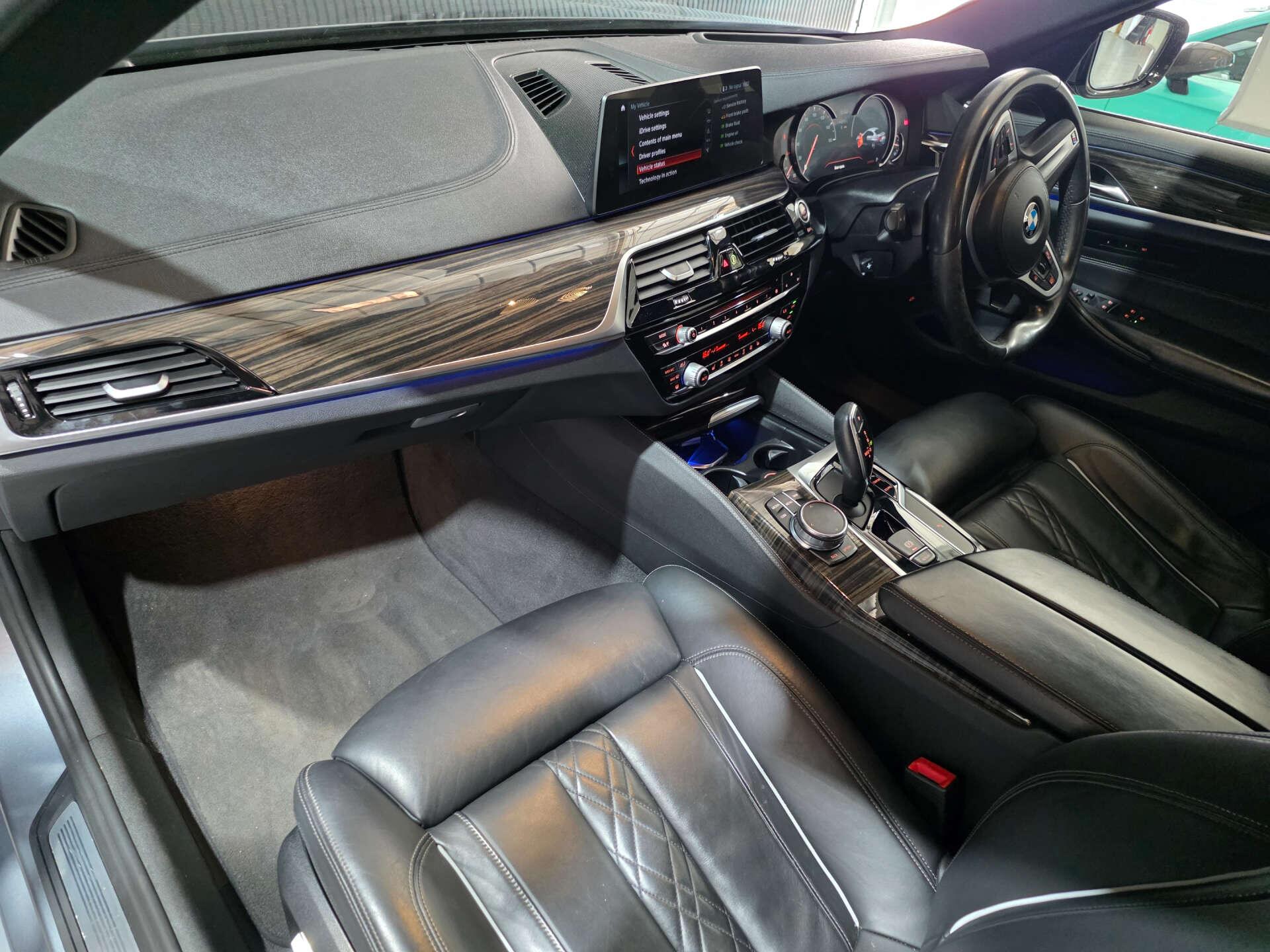 BMW 5 Series view 18