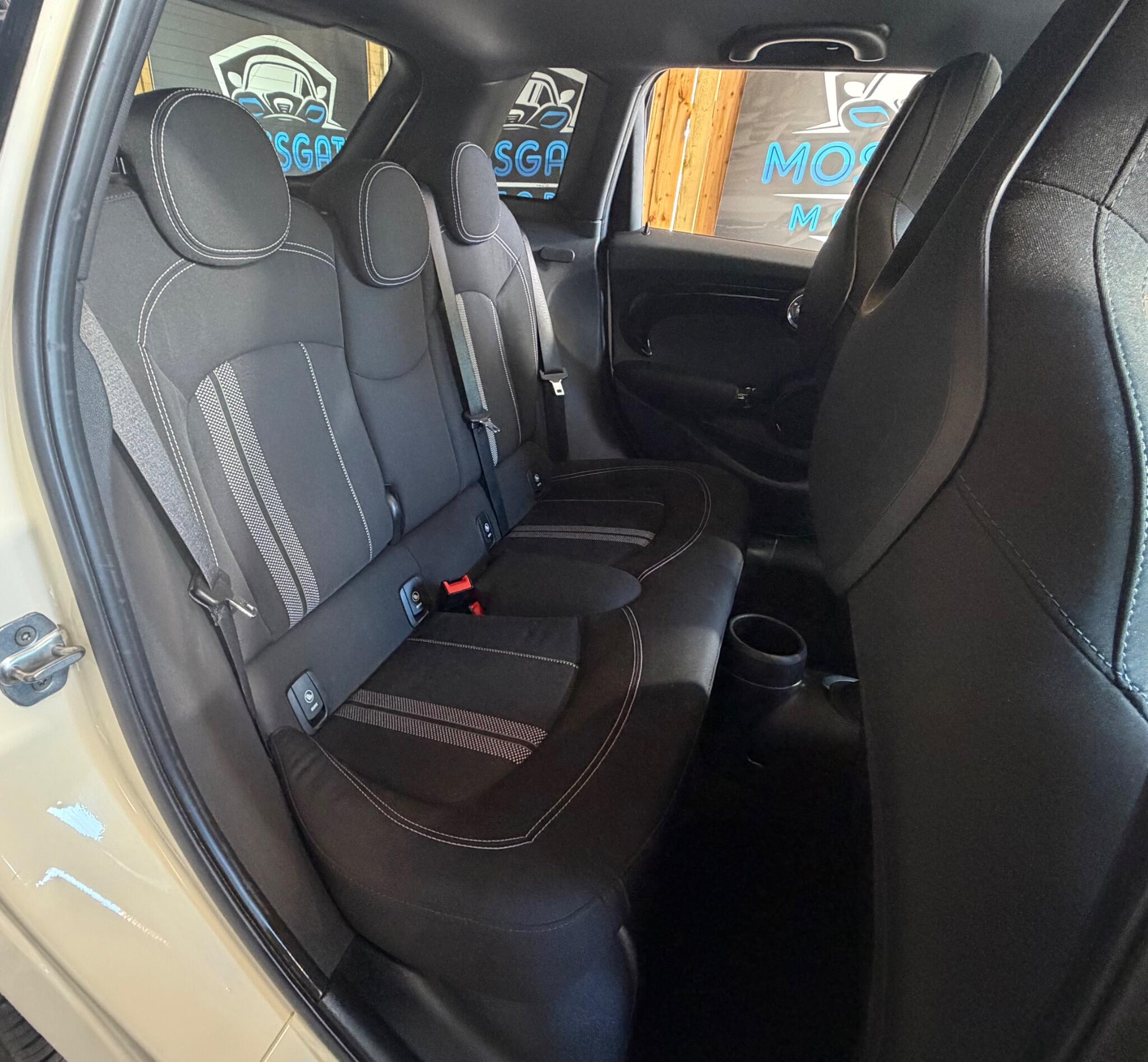 Mini Hatch view 24