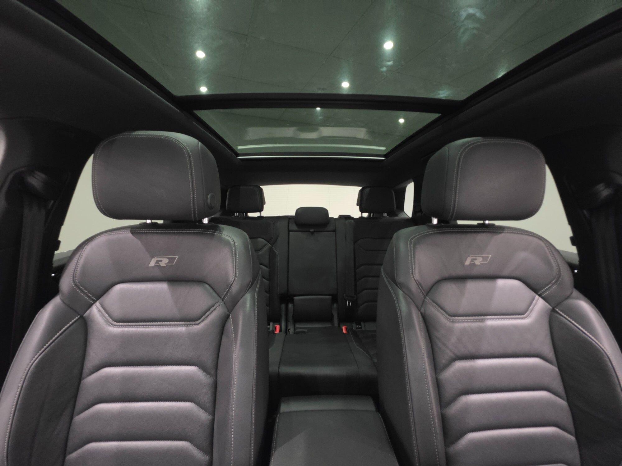 Volkswagen Touareg view 20