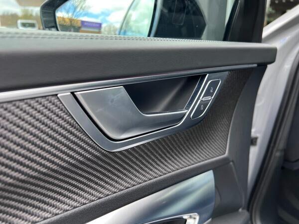 Audi RS6 Avant view 52