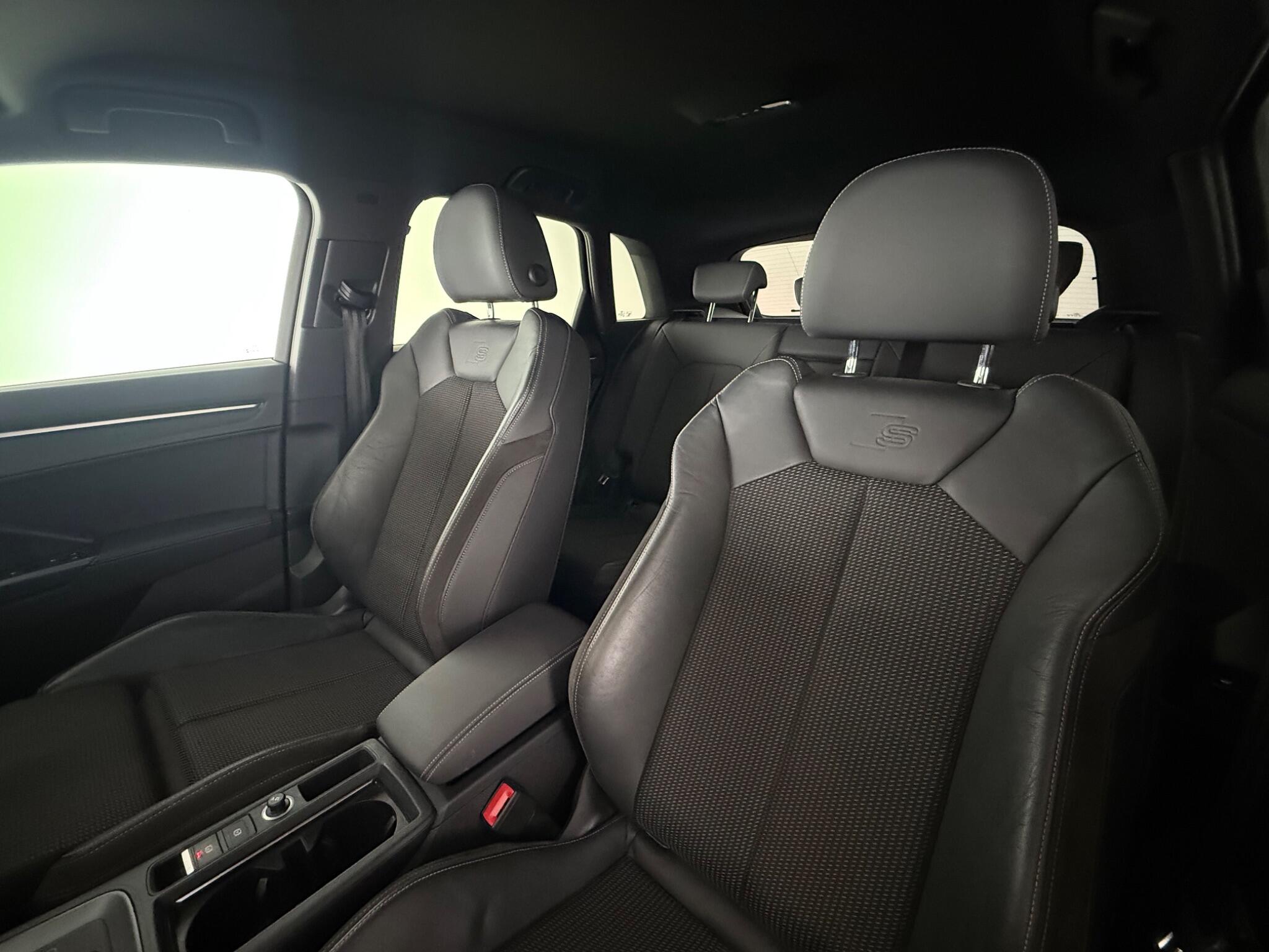 Audi Q3 view 30