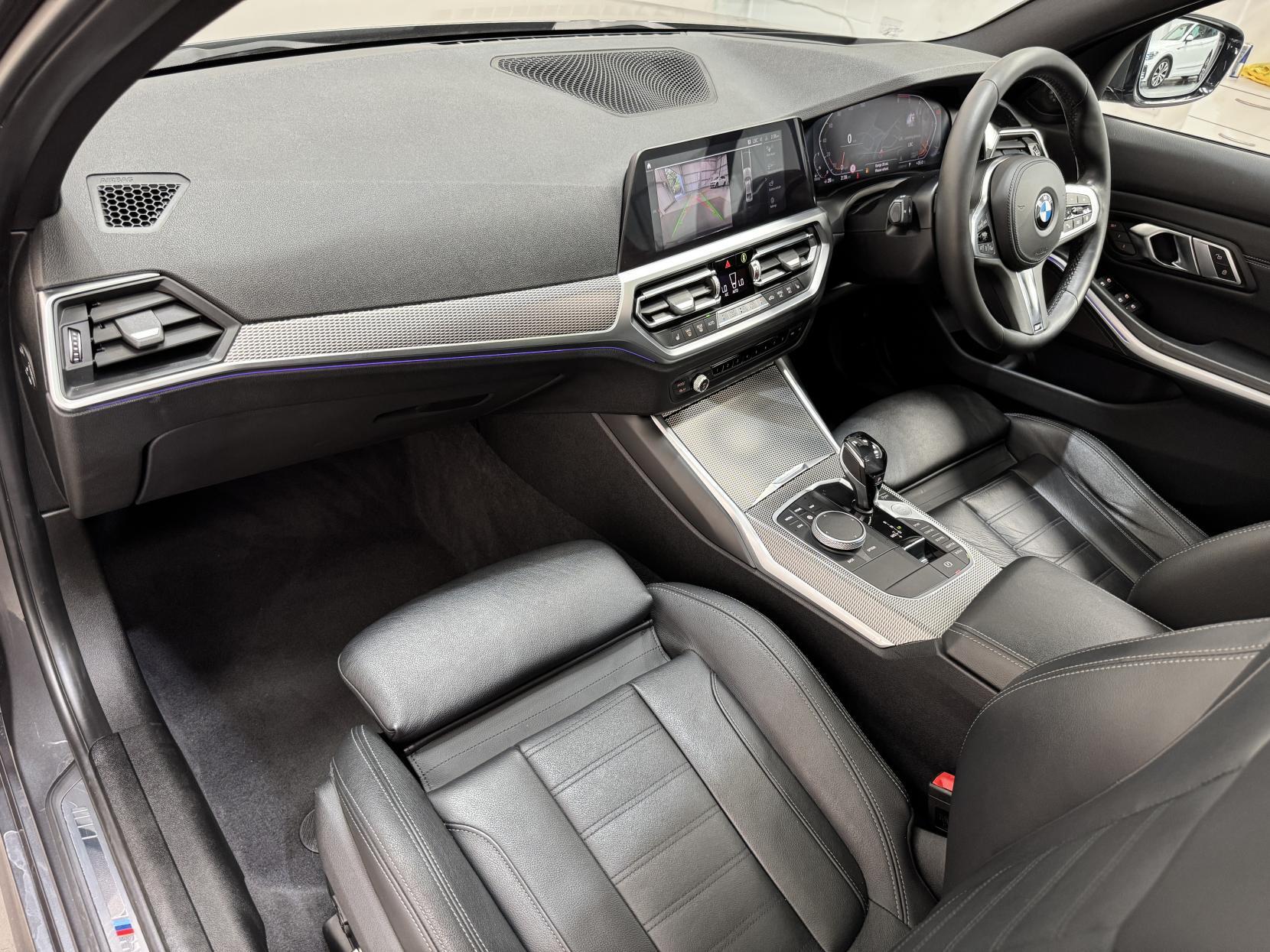 BMW 3 Series view 59