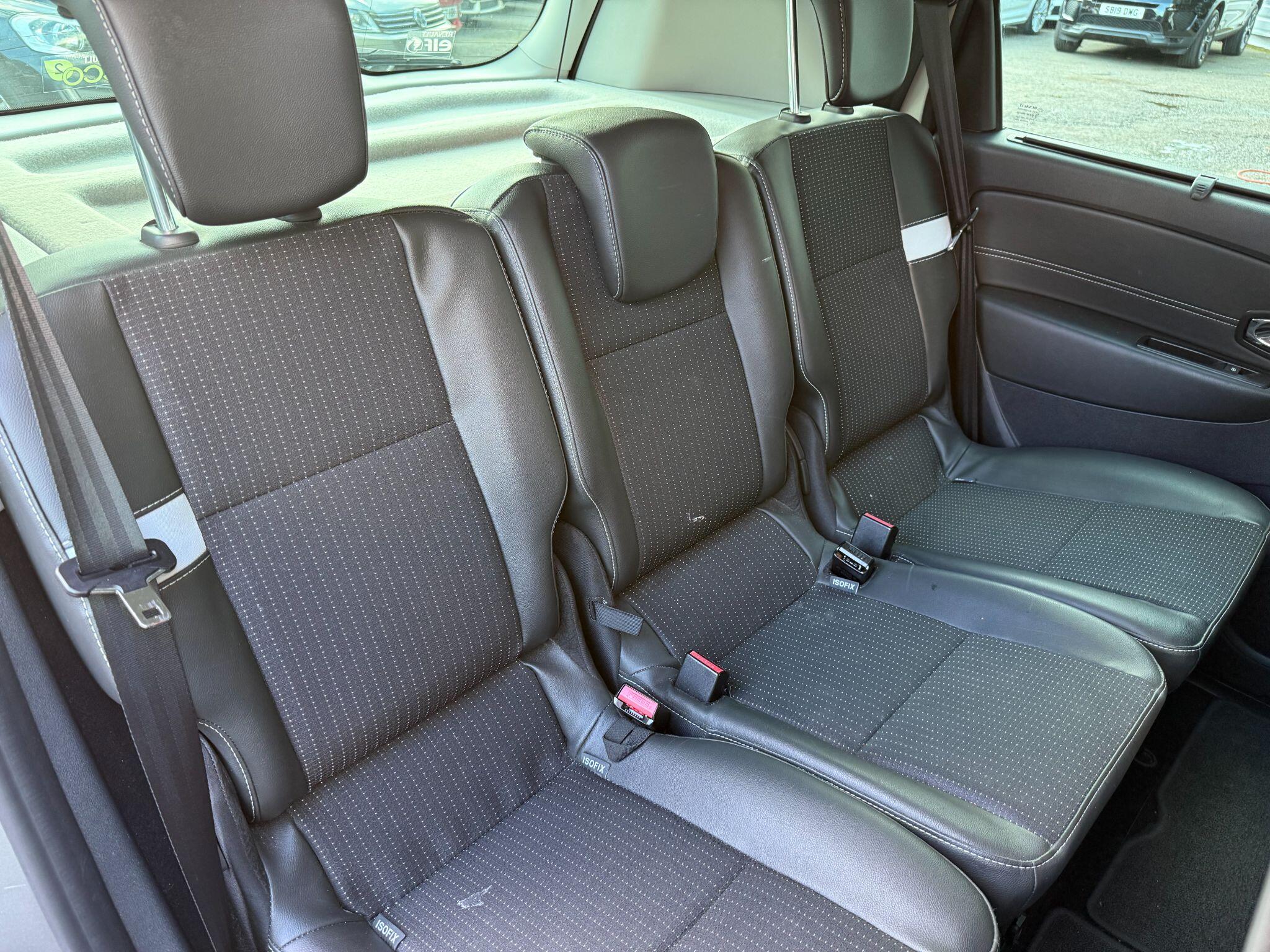 Renault Scenic view 16