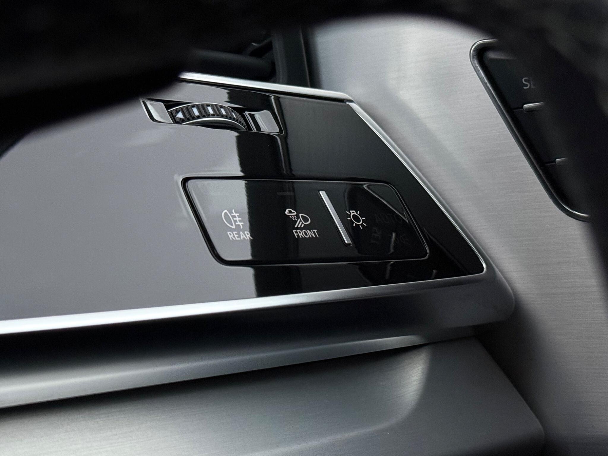 Audi Q8 view 19