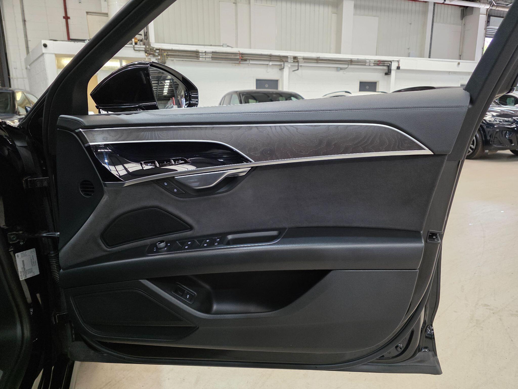Audi A8 view 17
