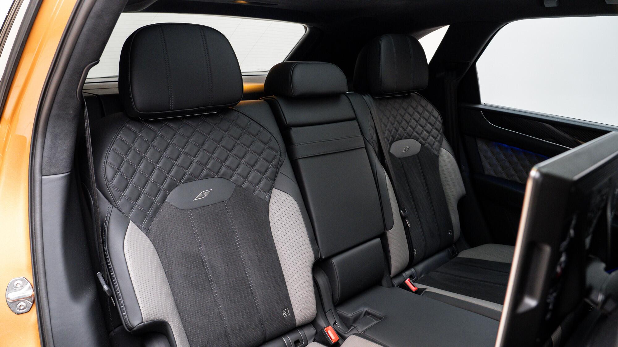Bentley Bentayga view 25
