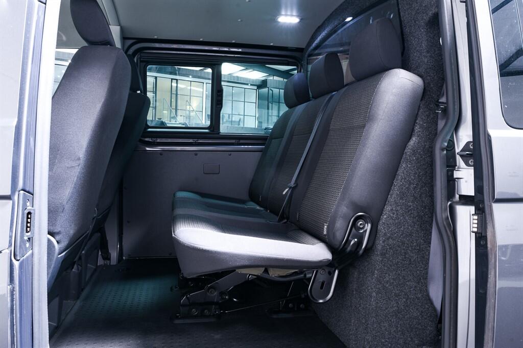 Volkswagen Transporter view 11