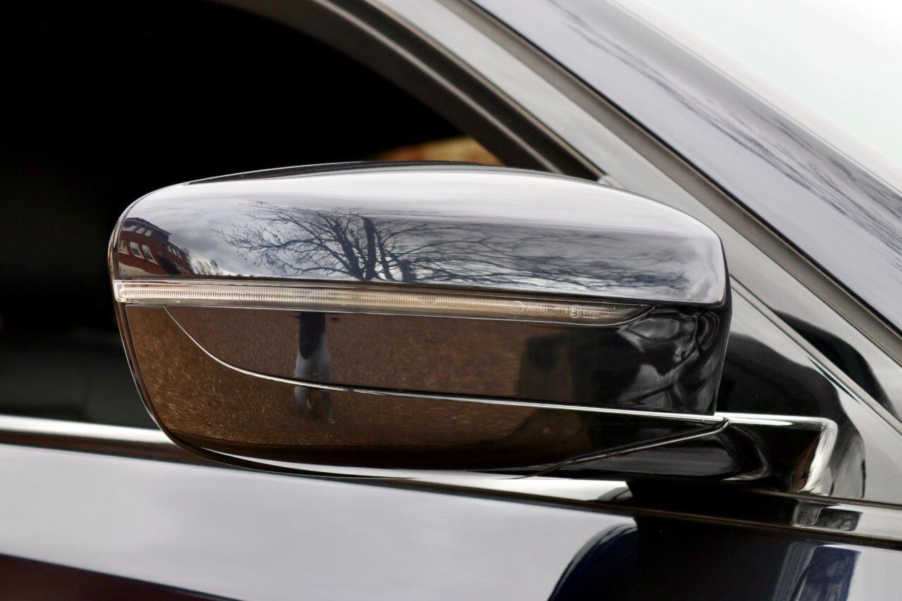 BMW 5 Series view 13