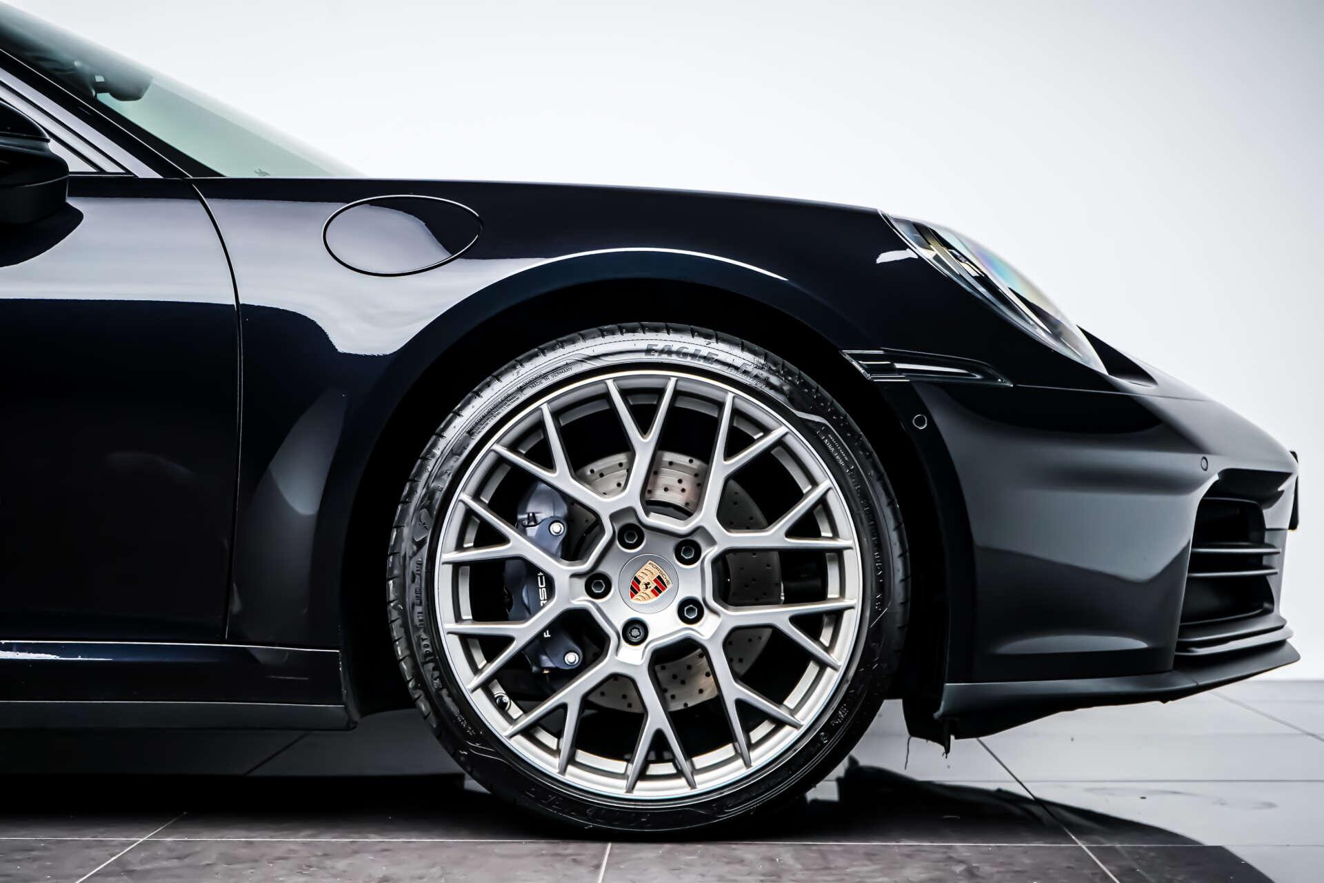 Porsche 911 view 10