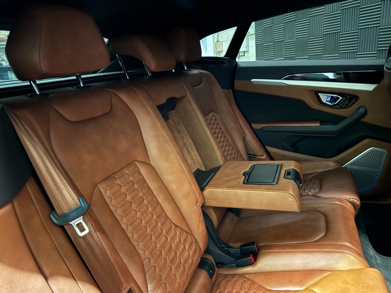 Lamborghini Urus view 14