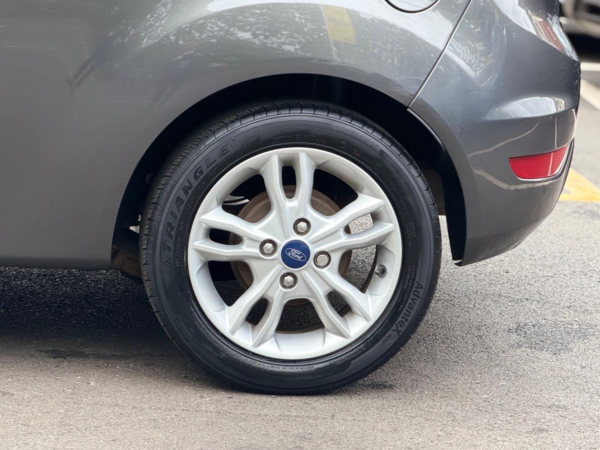 Ford Fiesta view 54