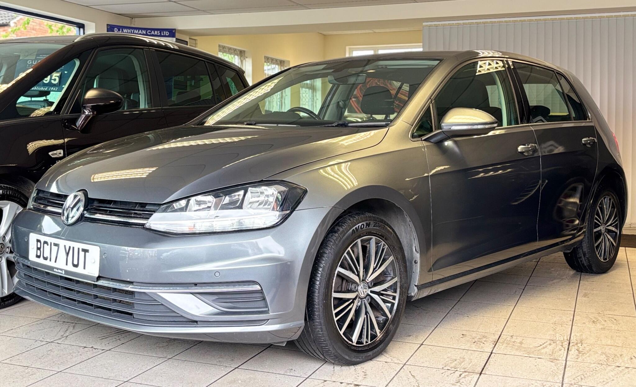 Volkswagen Golf view 4