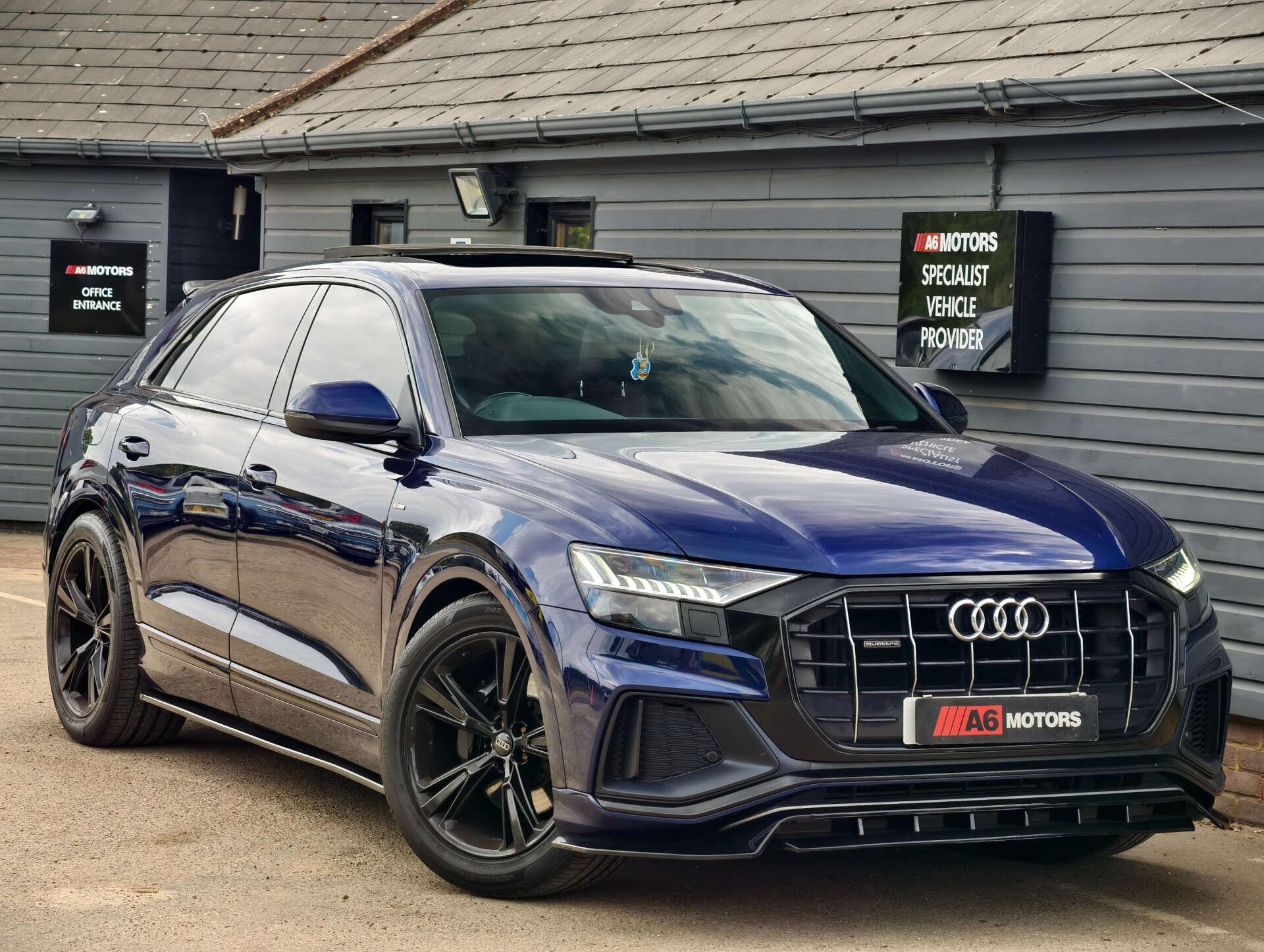Audi Q8 view 6