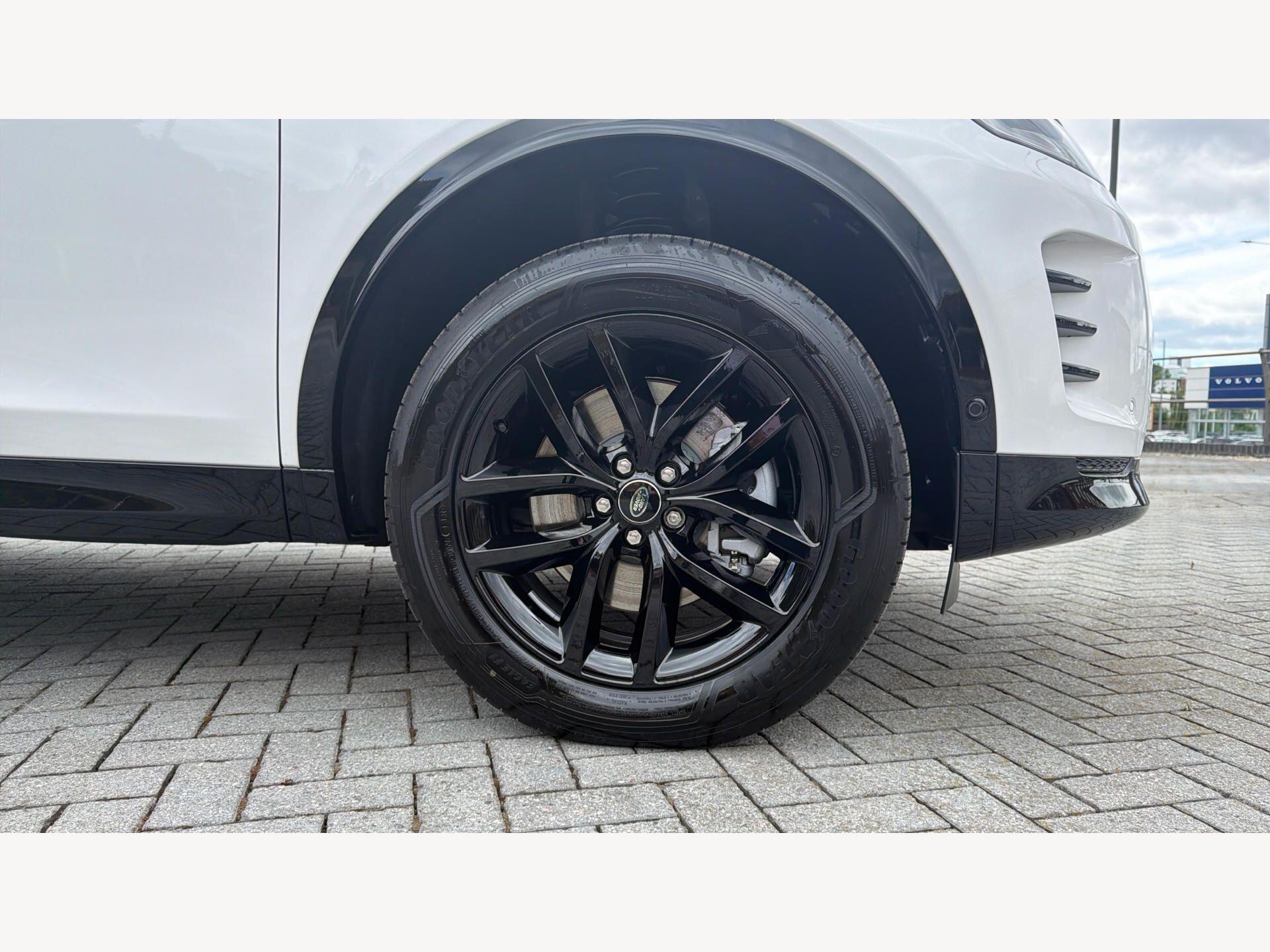 Land Rover Discovery Sport view 9