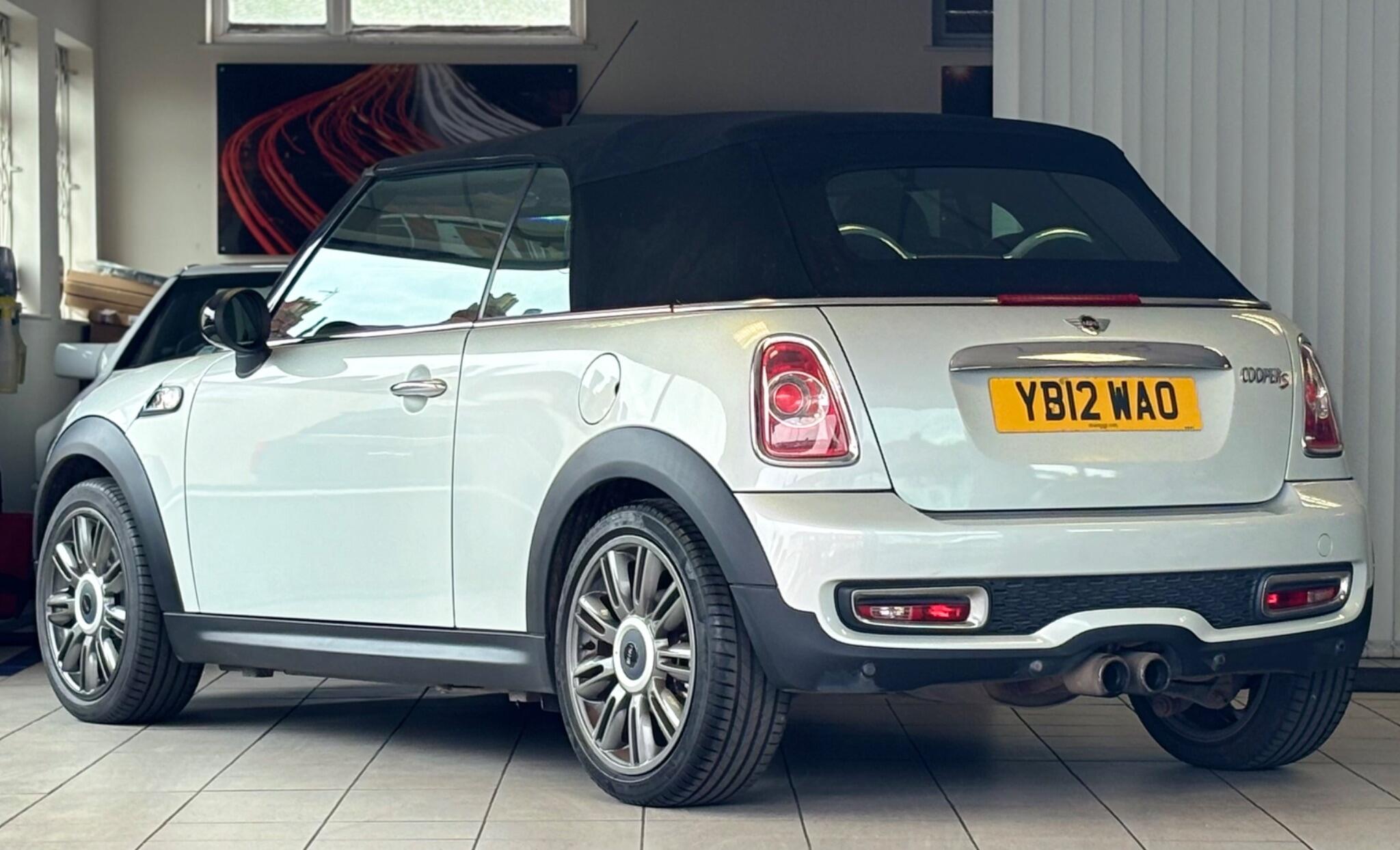 Mini Convertible view 4