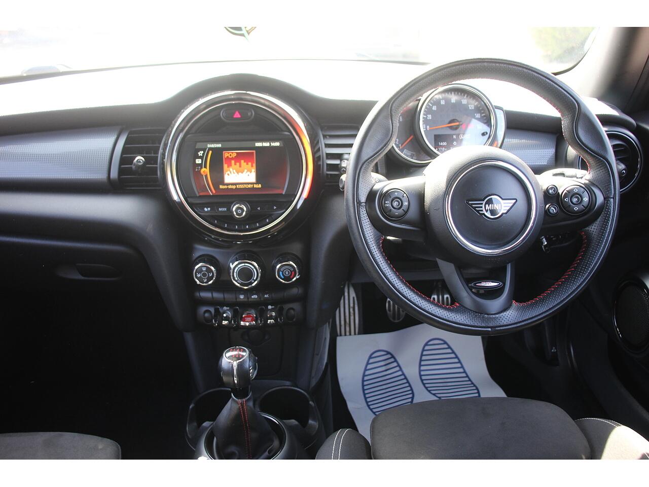 Mini Cooper view 19