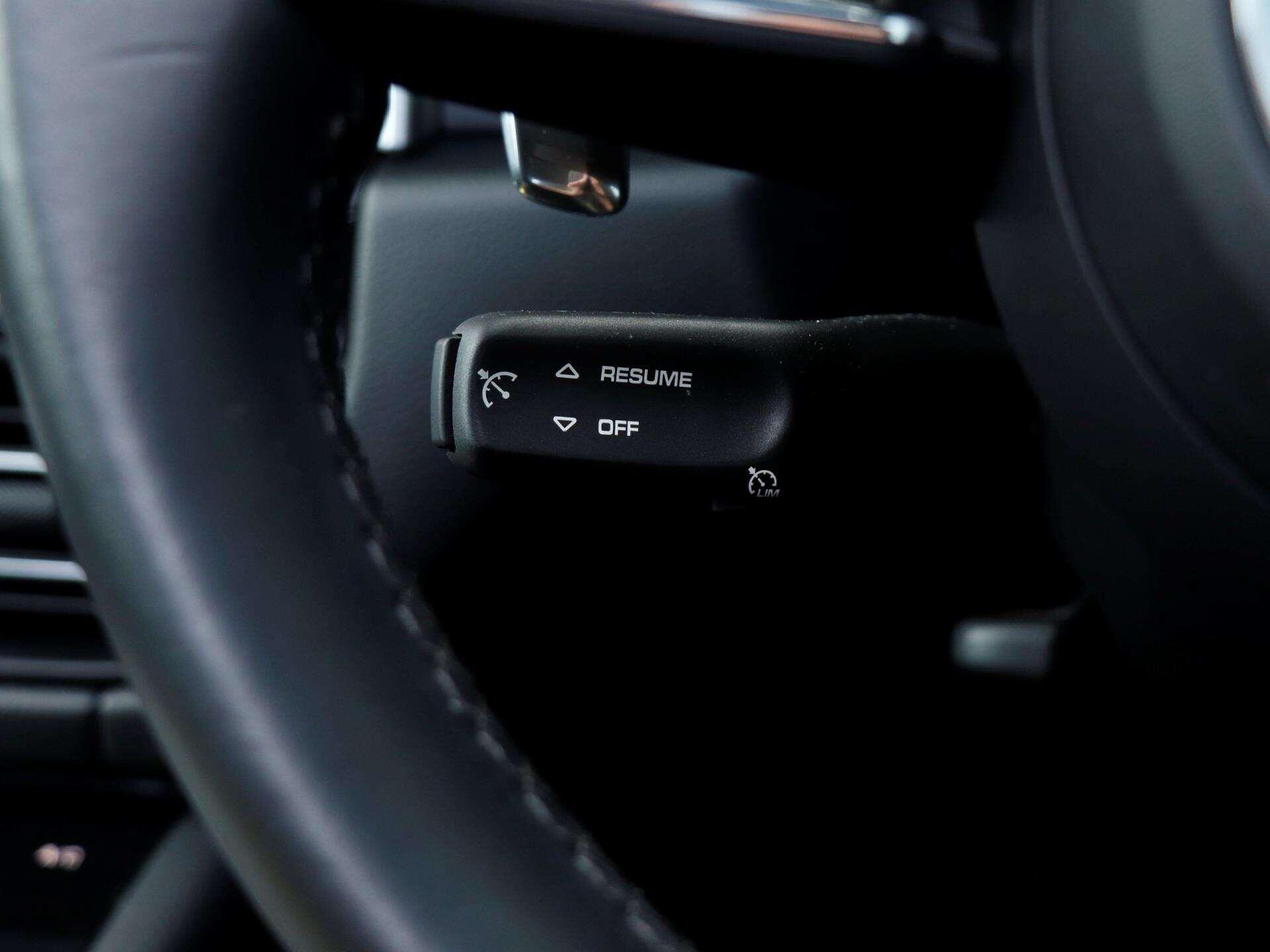 Porsche Macan view 21