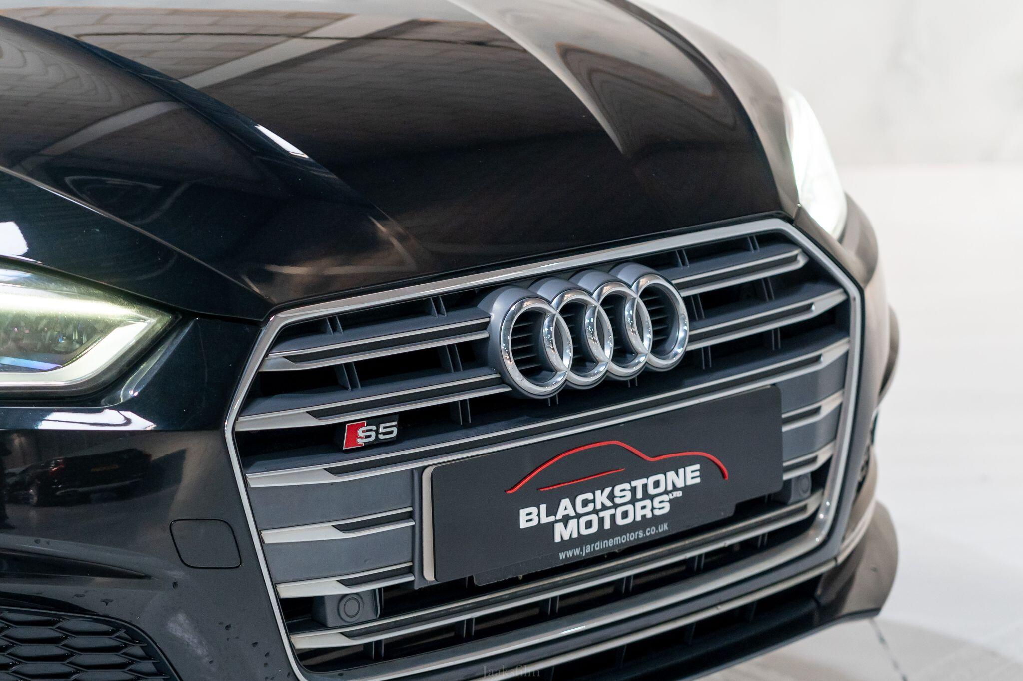 Audi S5 view 13