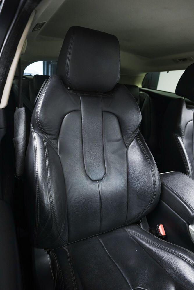 Land Rover Range Rover Evoque view 10