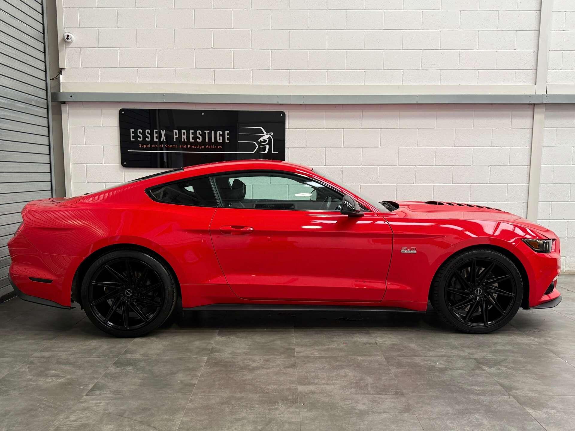 Ford Mustang view 4