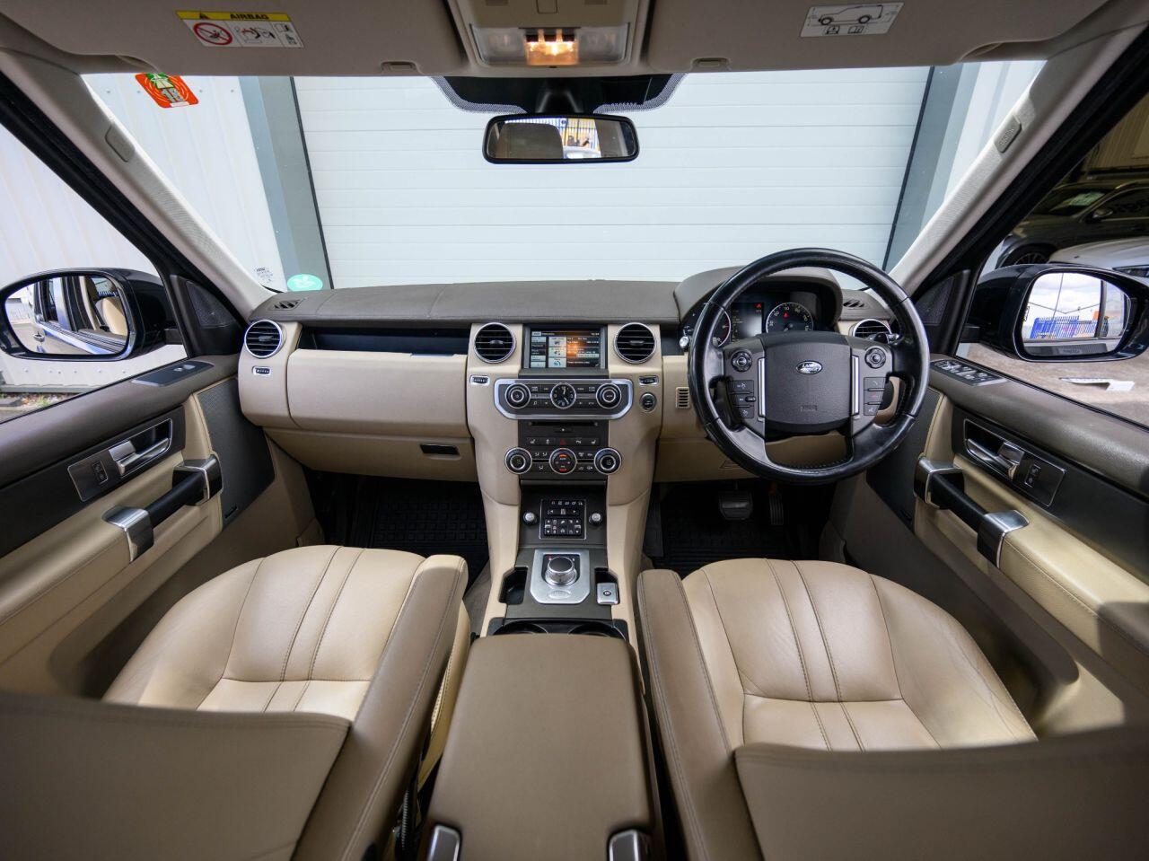 Land Rover Discovery view 3