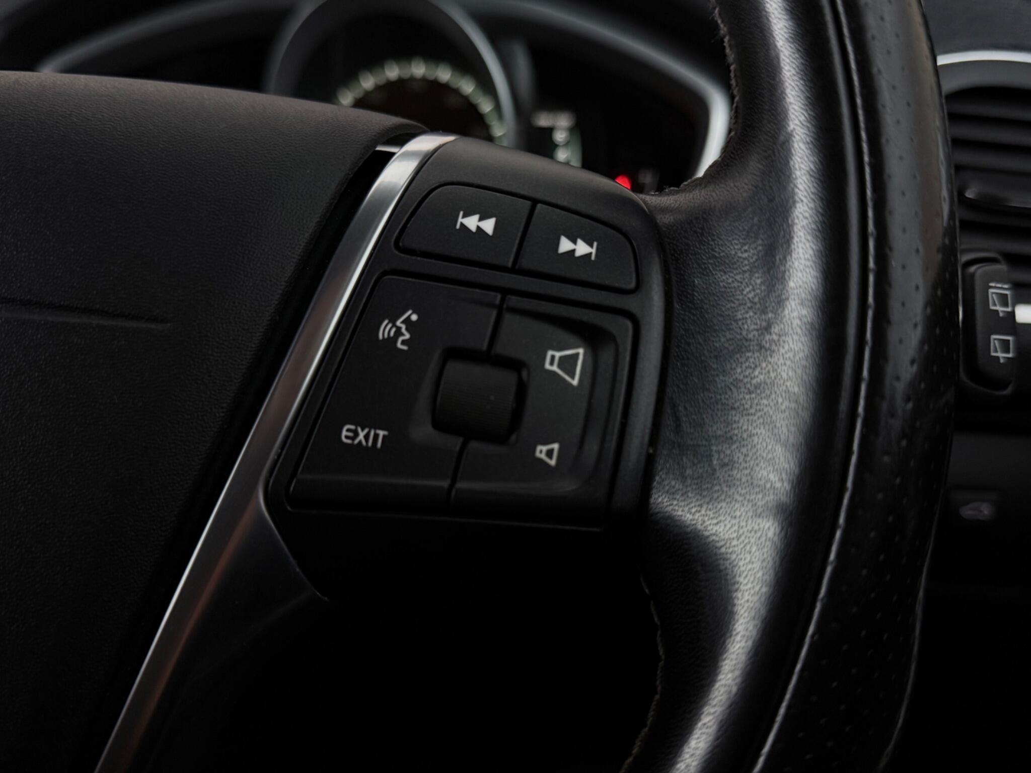 Volvo V40 view 16