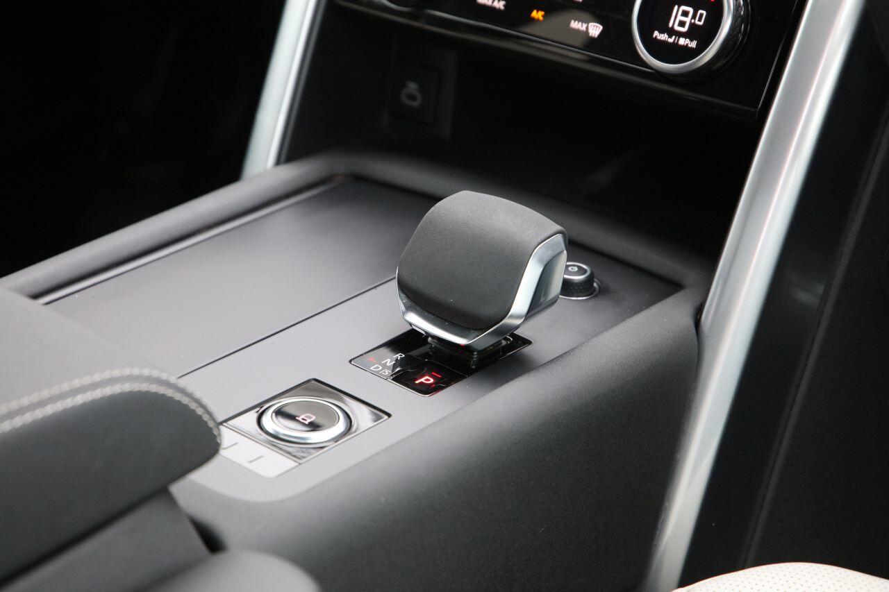 Land Rover Discovery view 30