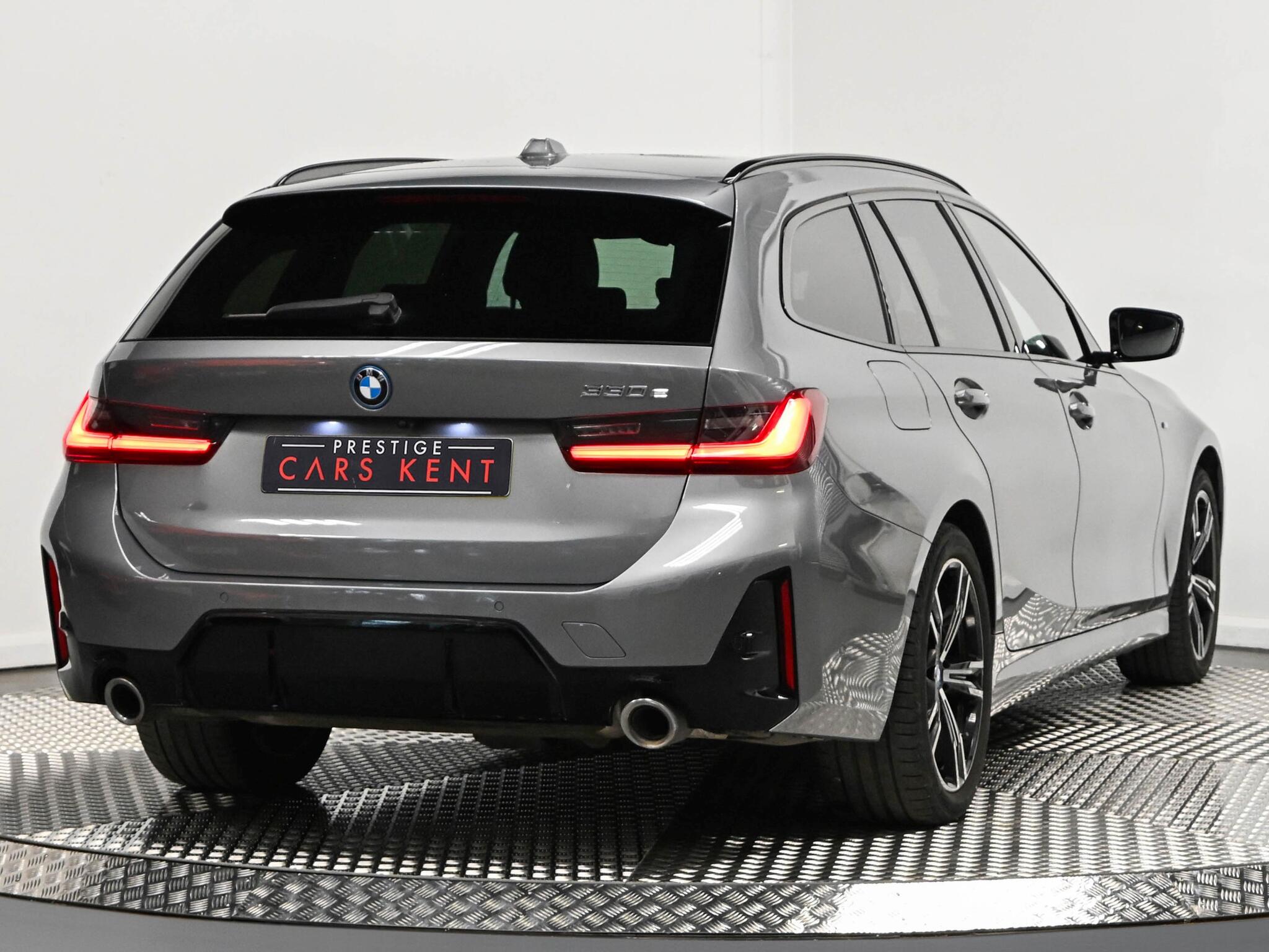 BMW 3 Series view 23