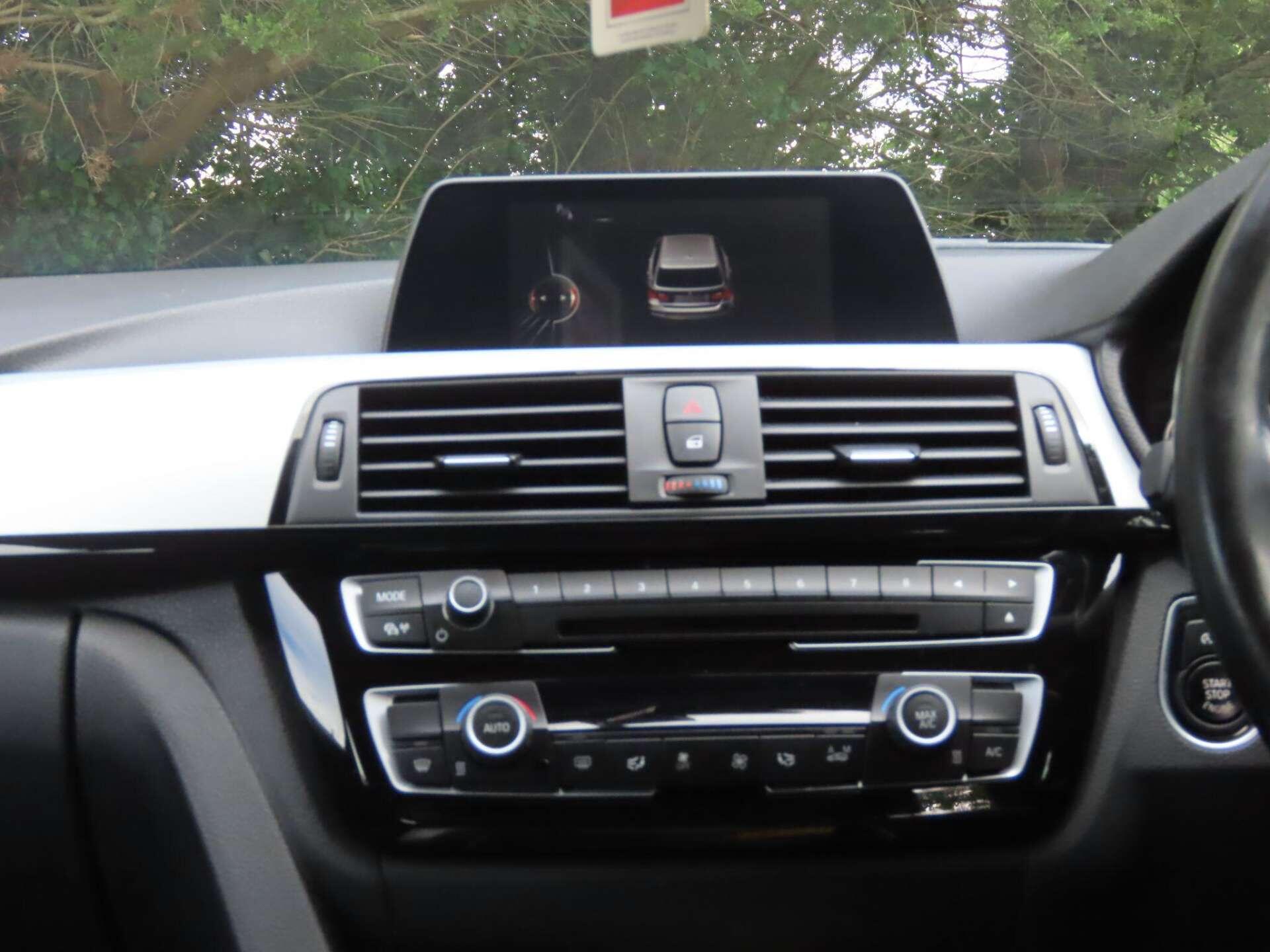 BMW 3 Series view 11