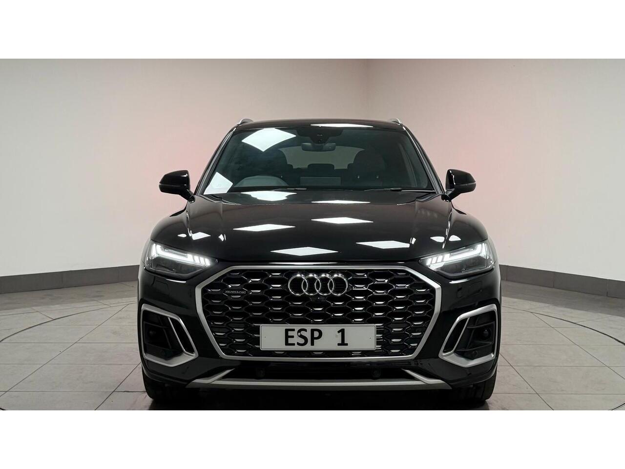 Audi Q5 view 12