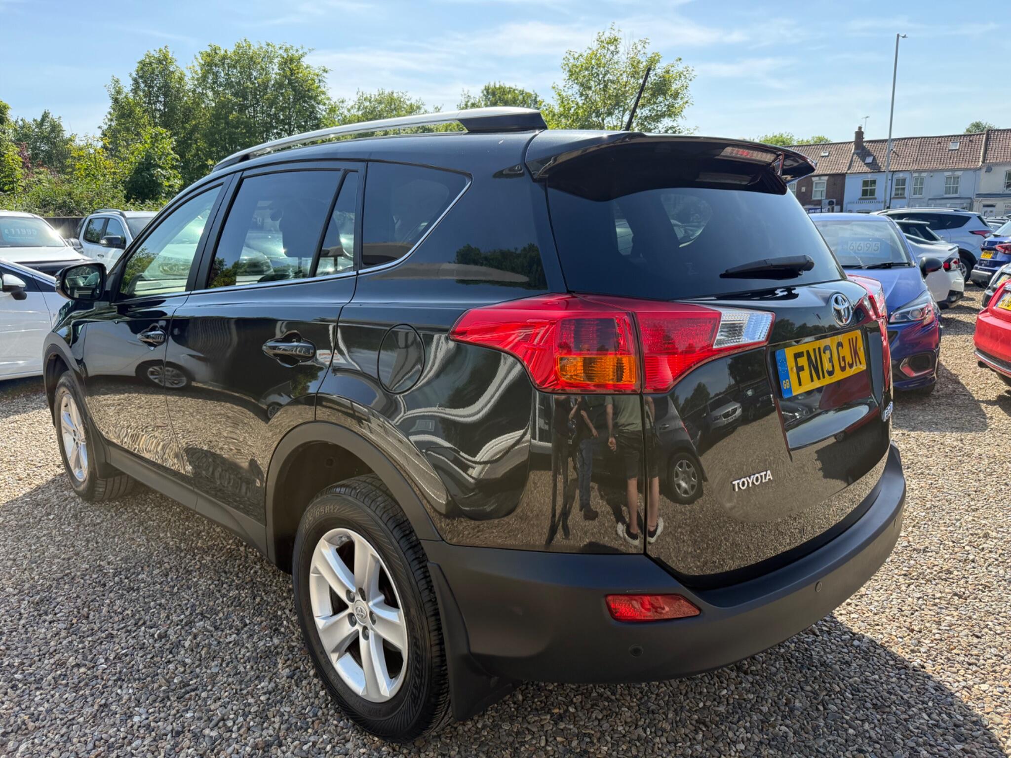 Toyota Rav4 view 5