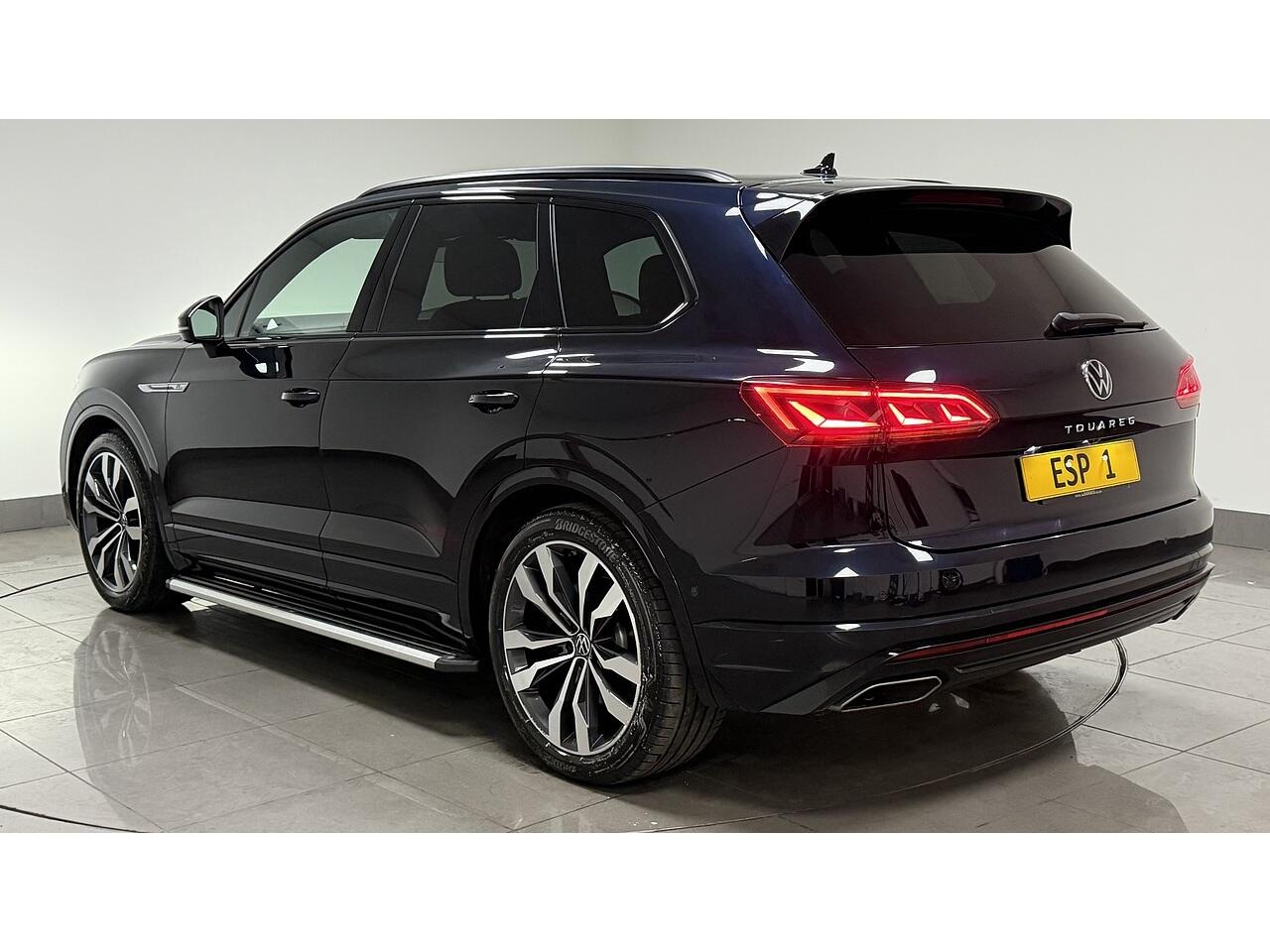 Volkswagen Touareg view 6