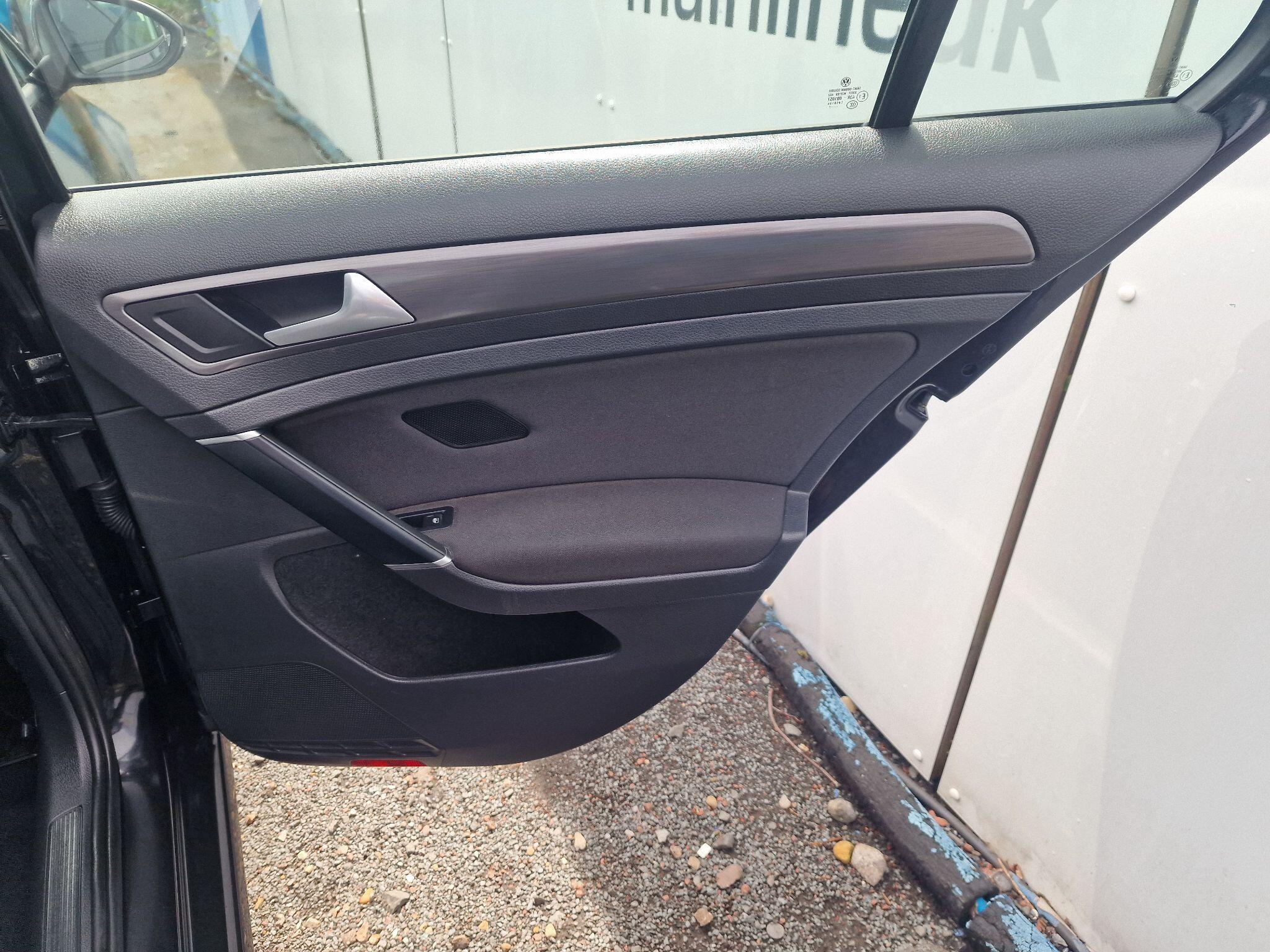 Volkswagen Golf view 42
