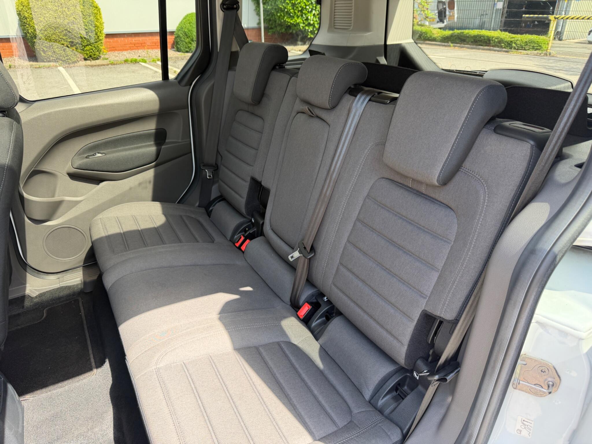 Ford Tourneo Connect view 28
