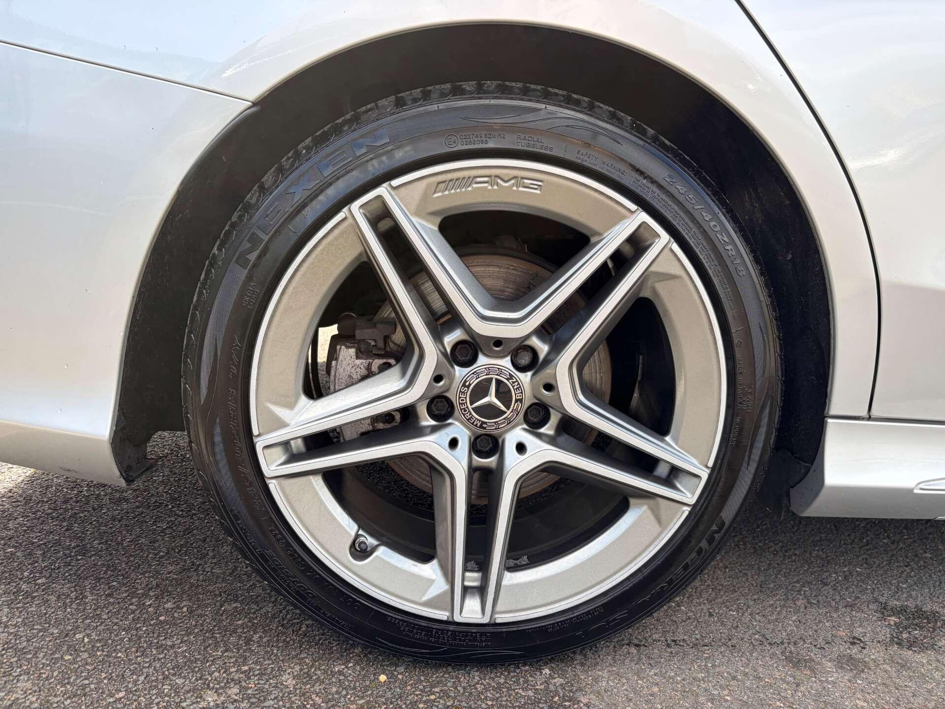 Mercedes-Benz C Class view 11