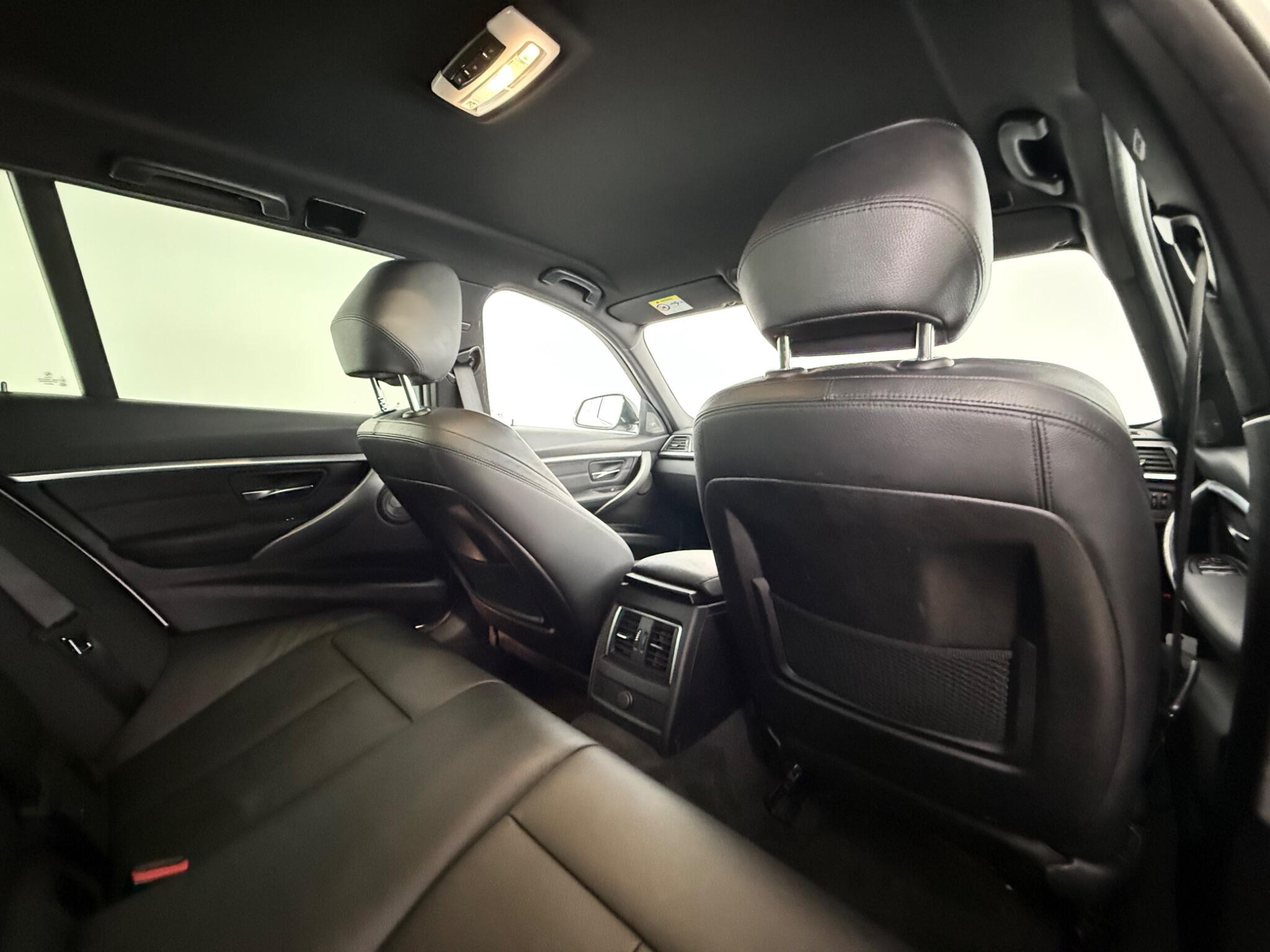 BMW 3 Series view 32